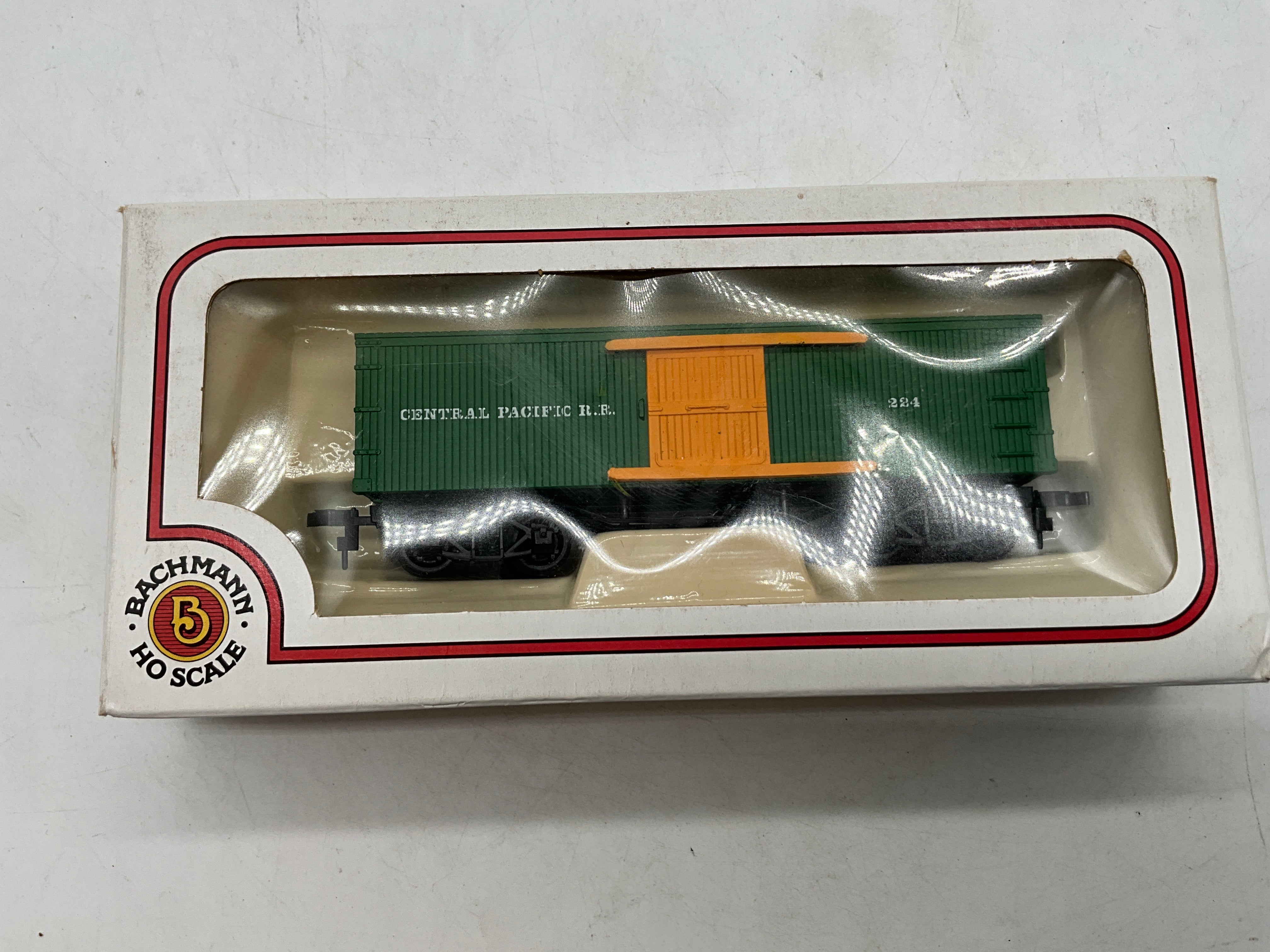 Bachmann 43-1023-24 Old Time Box Car Central Pacific HO Scale Used Excellent Damaged Box - Image 4
