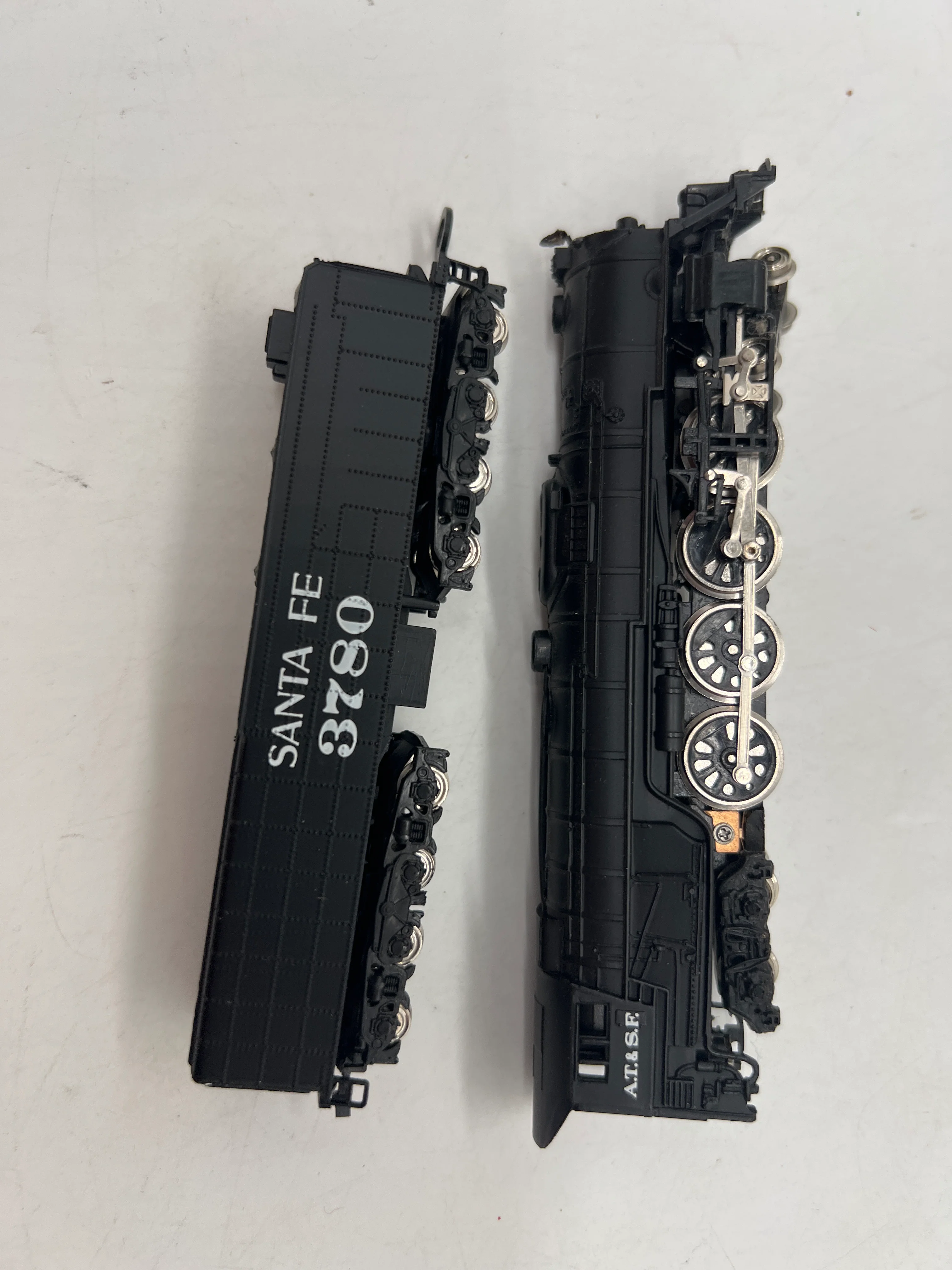 BACHMANN 58052 SANTA FE ATSF NORTHERN 4-8-4 LOCOMOTIVE AND 52' TENDER N SCALE Like New - Image 4