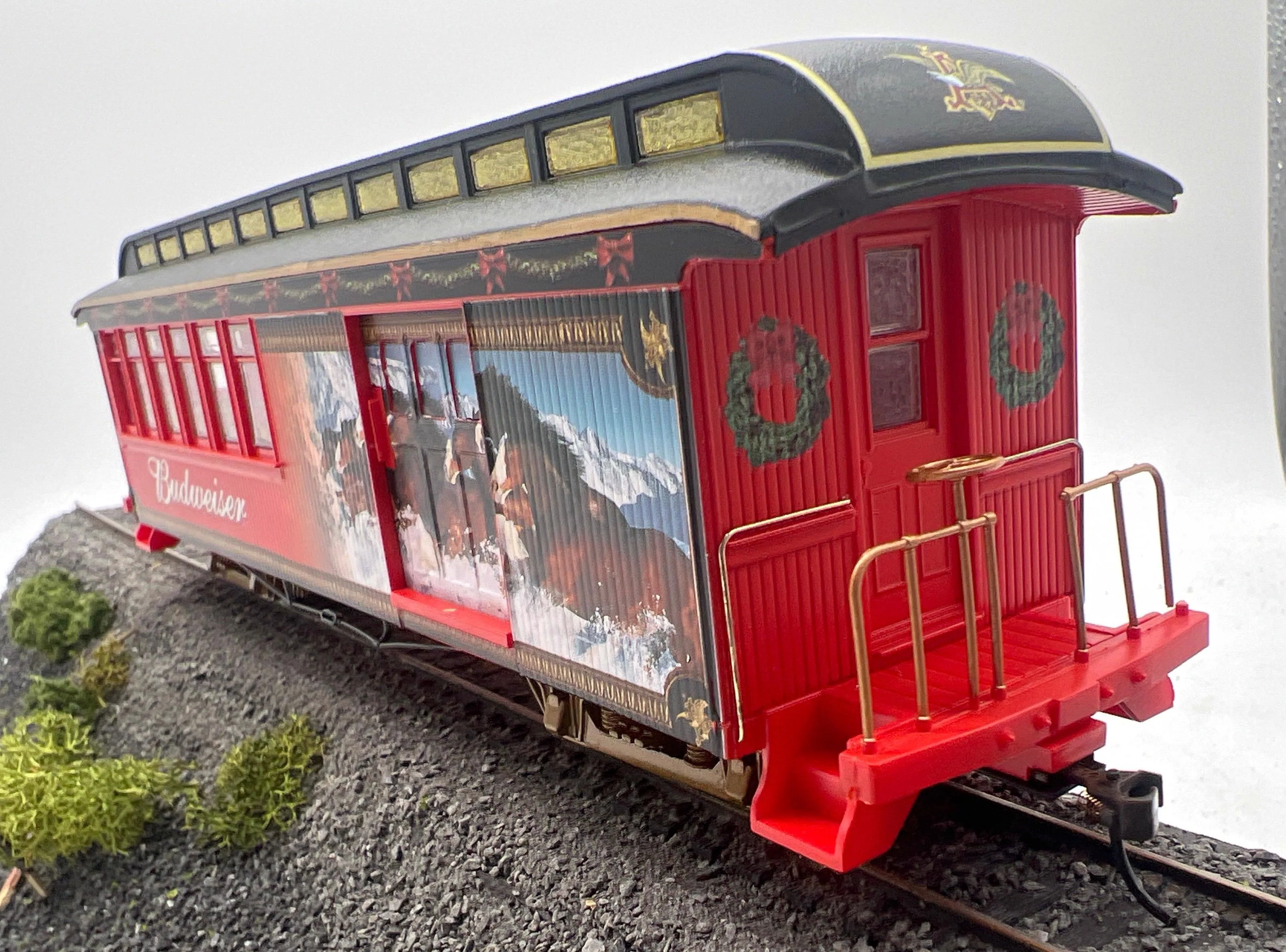 Bachmann BKOB4 Hawthorne Village/ Bradford Exchange Budweiser Passenger Car Clydesdales in Snow HO/ On30 Scale Used Excellent No Box - Image 2