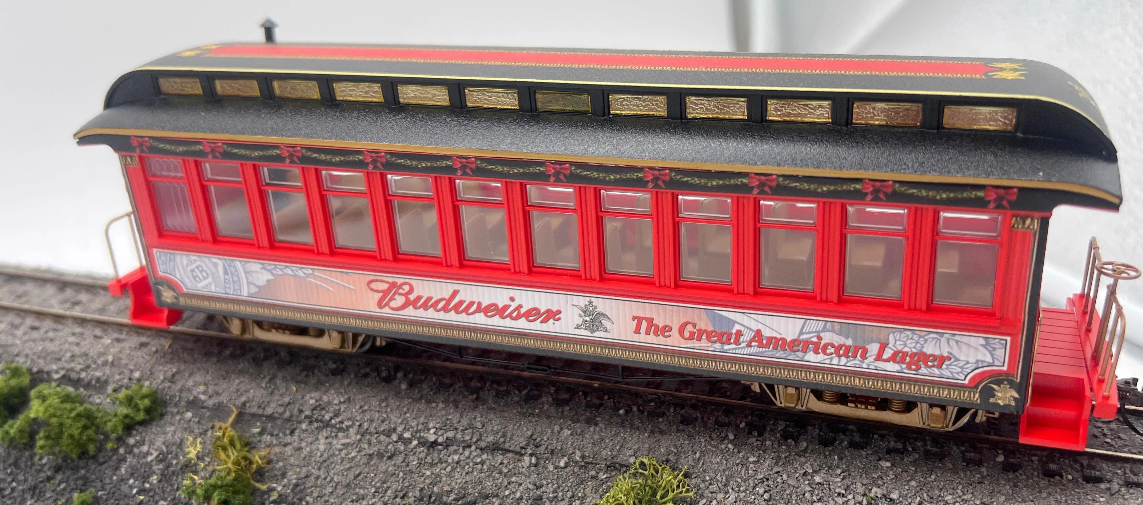 Bachmann BKOB5 Hawthorne Village/ Bradford Exchange Budweiser Passenger Car Great American Lager HO/ On30 Scale  Used Excellent No Box
