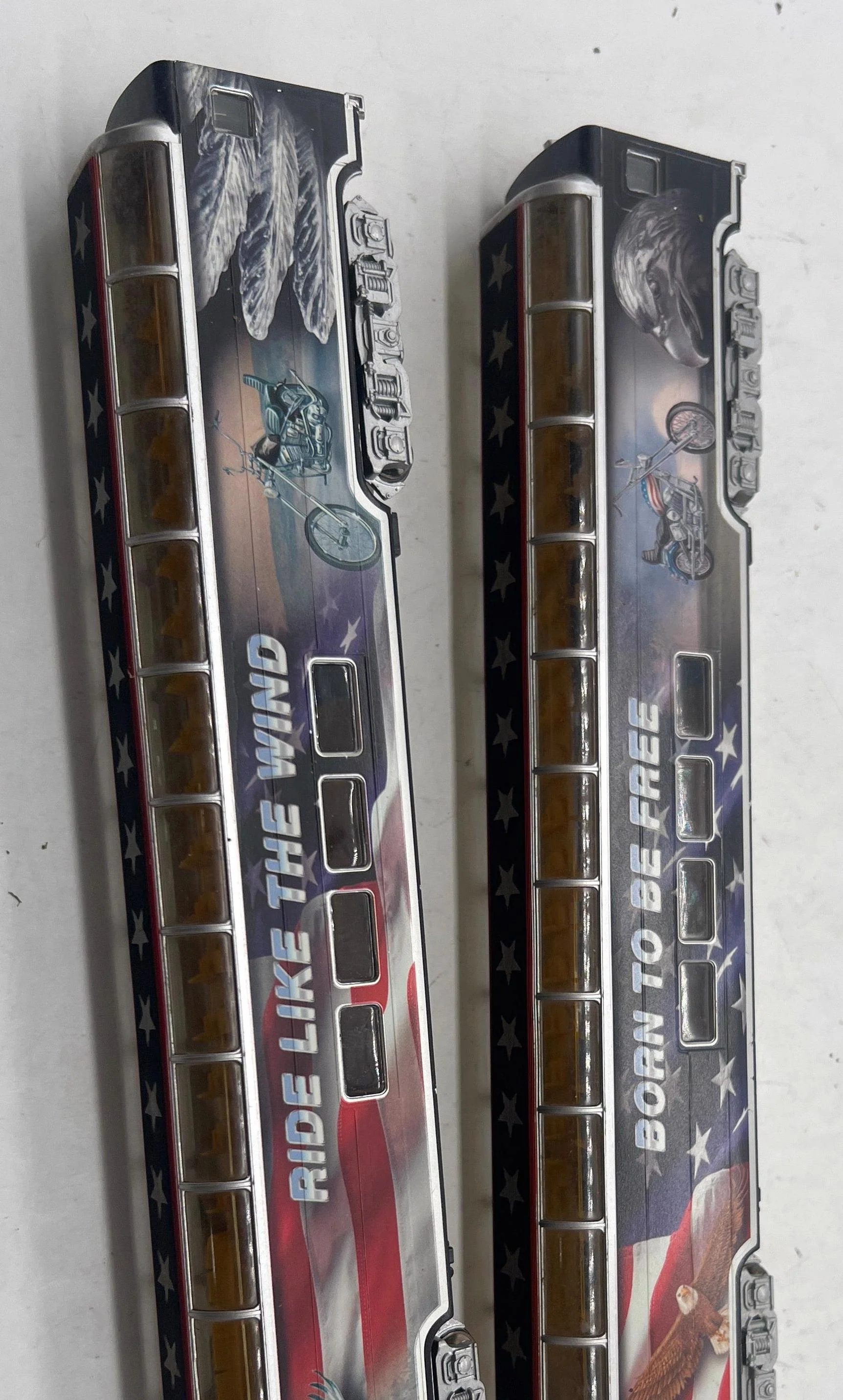 Bachmann HD002 Hawthorne Village Set of 2 Harley Davidson Passenger Cars Born to Be Free / Ride like the Wind HO SCALE Used No Box - Image 4