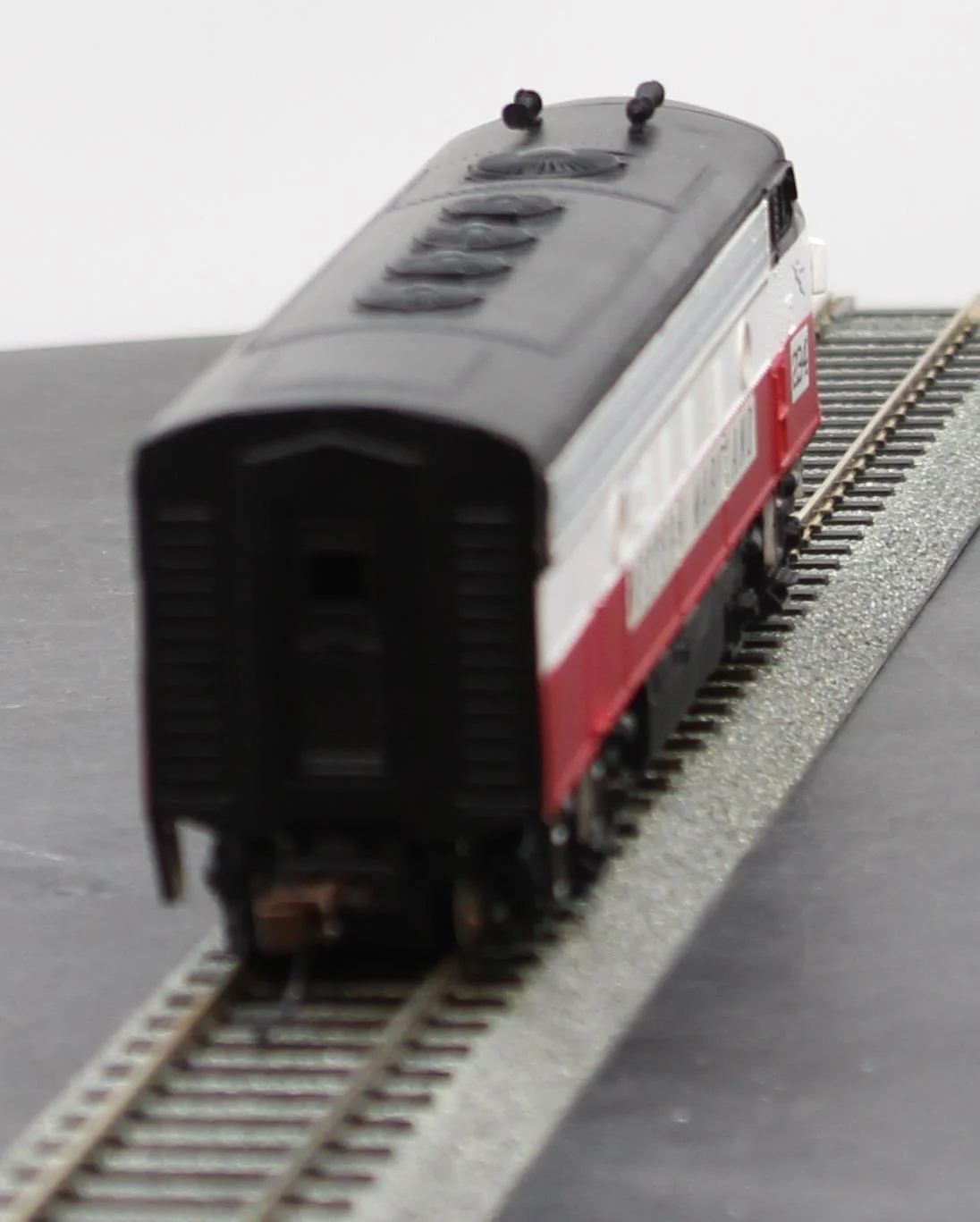 Bachmann Plus 11228 Western Maryland EMD F7B Powered Unit Circus Colors 234 HO SCALE NEW - Image 6