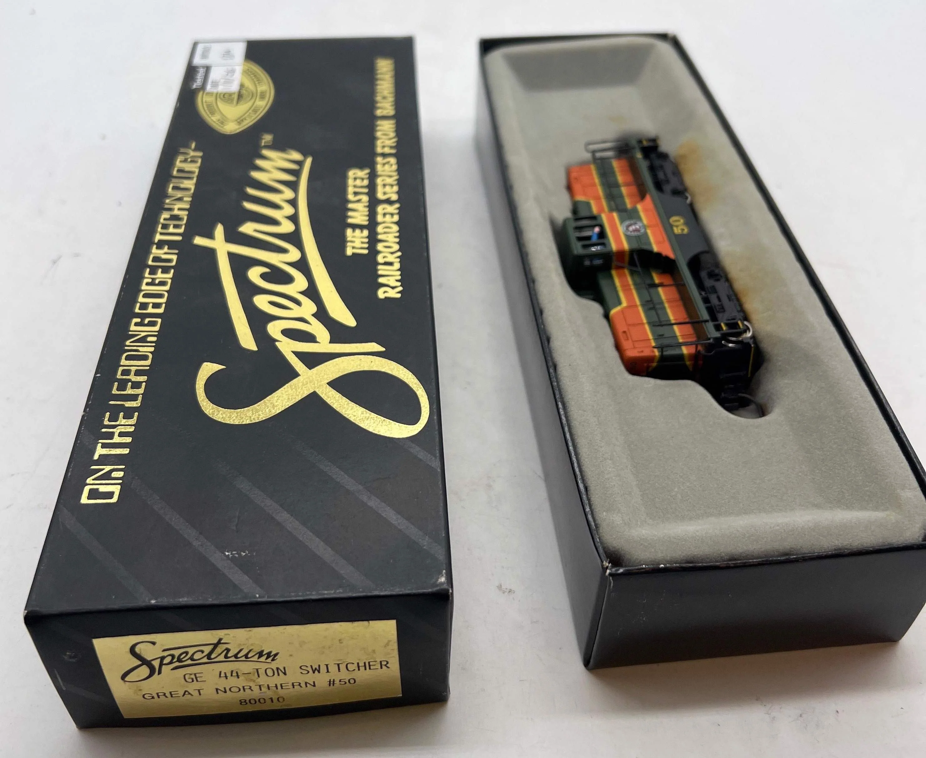 Bachmann Spectrum 80010 Great Northern GN GE 44-Ton Diesel Switcher HO SCALE Used Excellent - Image 4