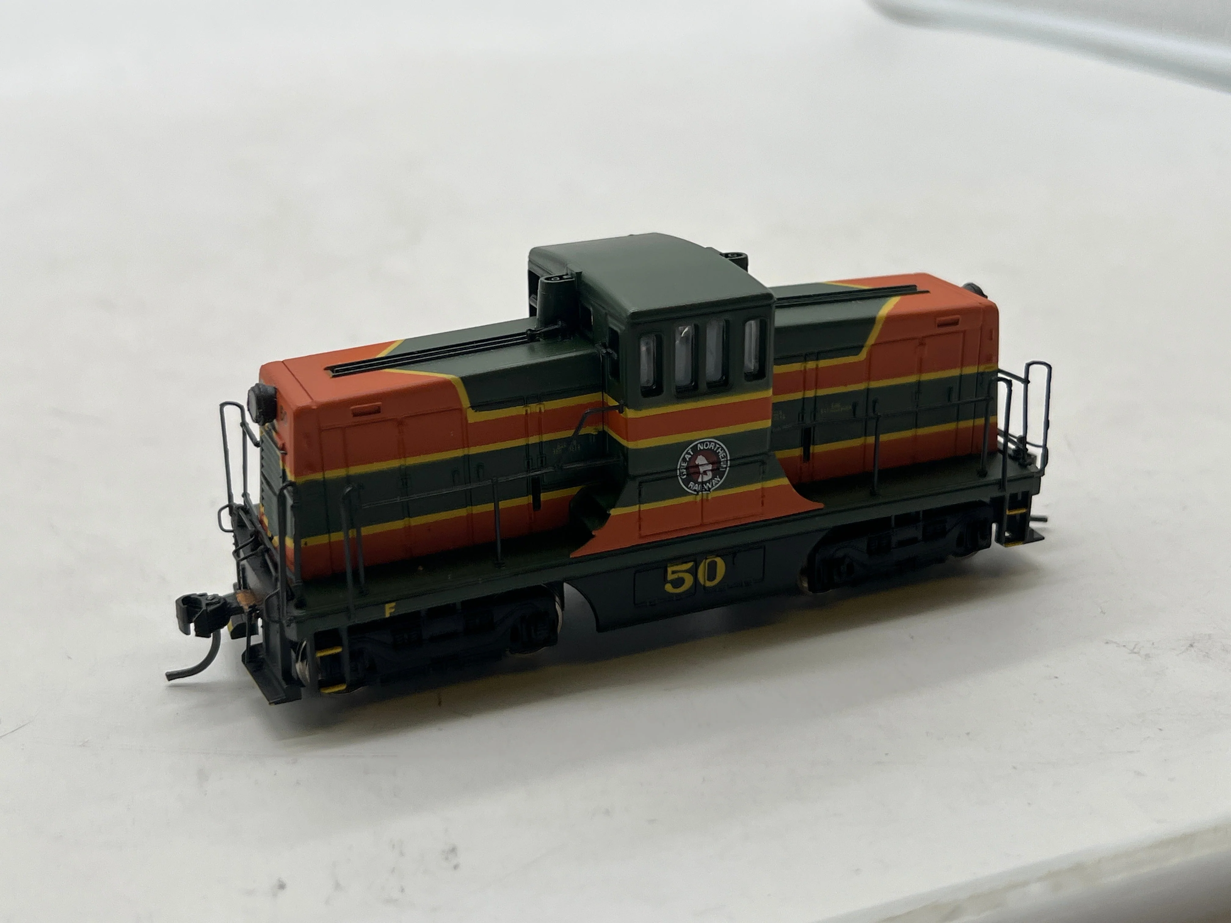 Bachmann Spectrum 80010 Great Northern GN GE 44-Ton Diesel Switcher HO SCALE Used Excellent - Image 7
