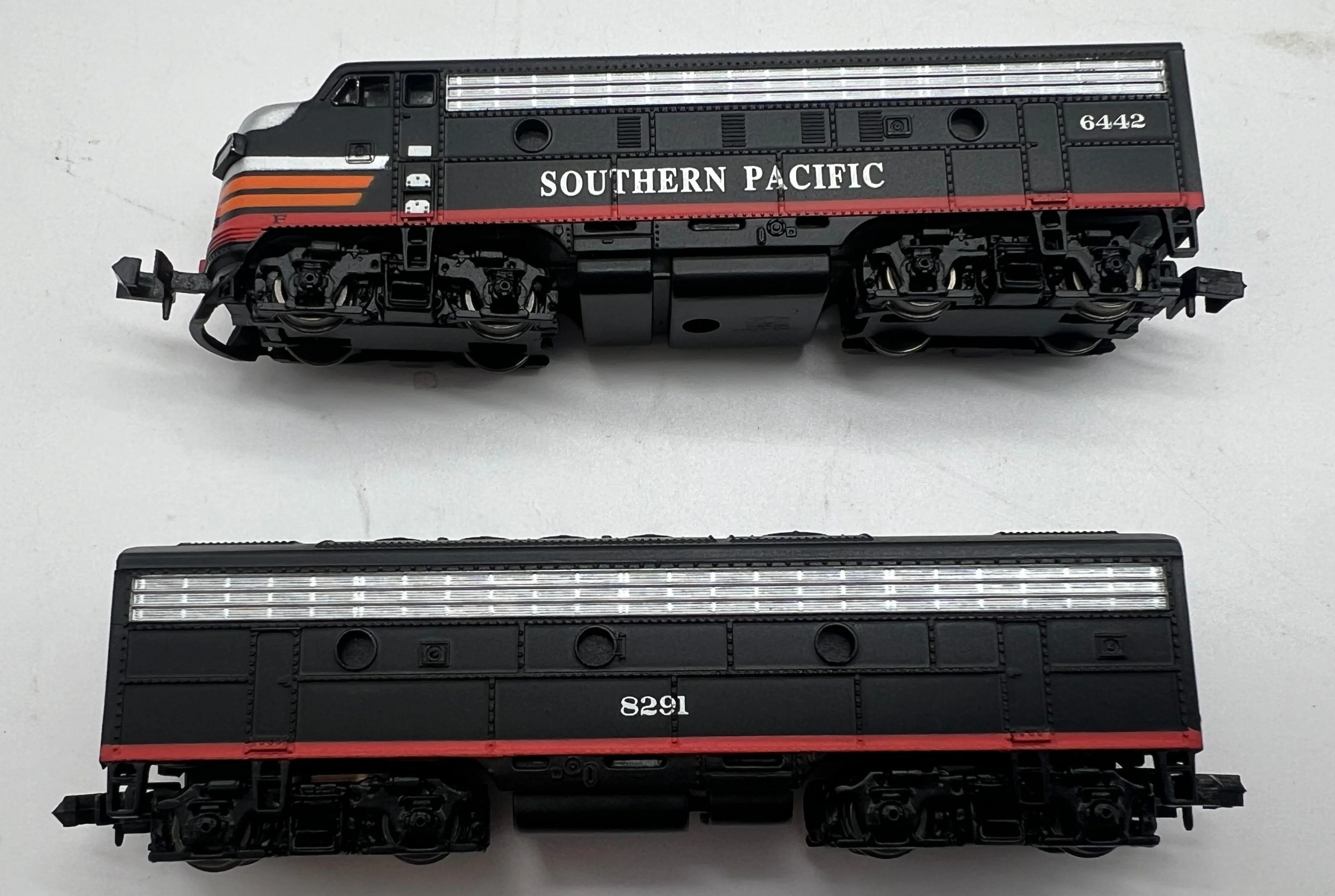 Bachmann Spectrum 81260  Southern Pacific F7 AB diesel locomotive #6442 & #8291 N scale Like New