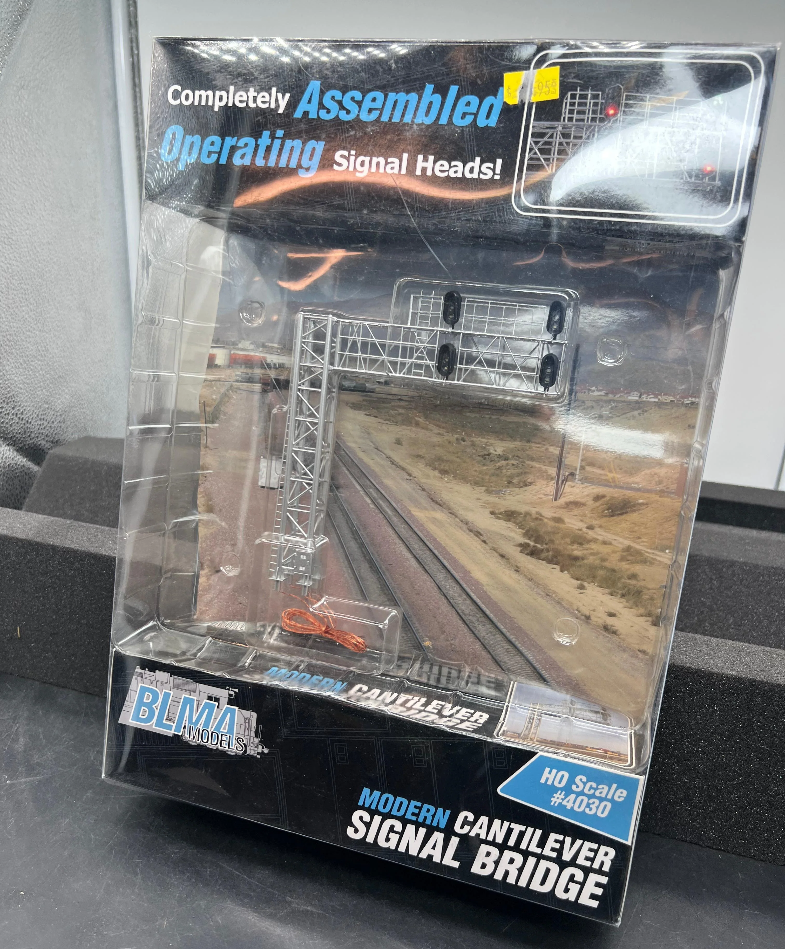BLMA Models 4030 Modern Cantilever Left Hand Signal Bridge w/ LEDs HO SCALE NEW - Image 2