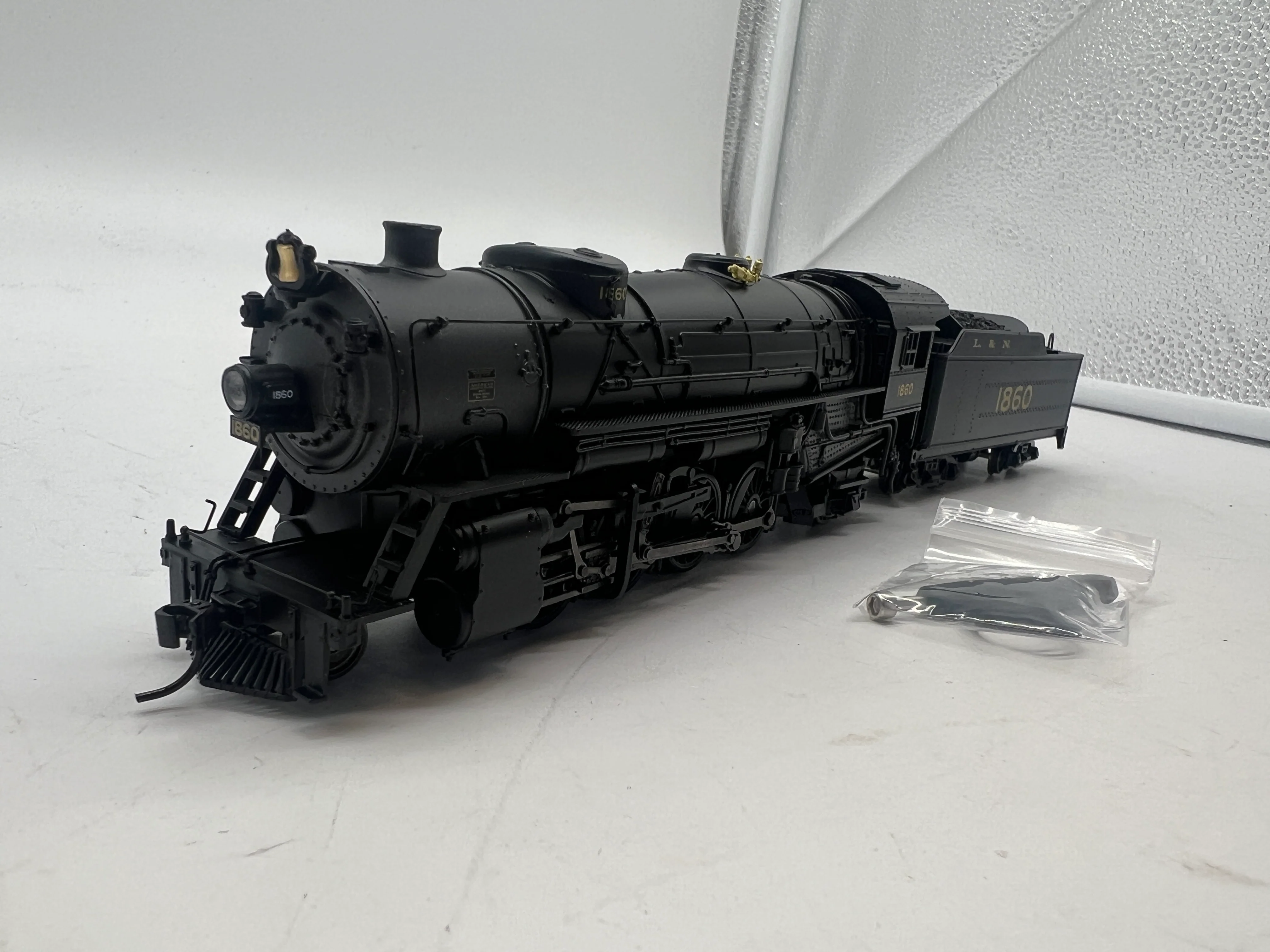 Broadway Limited 5548 USRA 2-8-2 Heavy Mikado, Louisville and Nashville #1860 Paragon 3 Rolling Thunder DCC SOUND HO SCALE Used Excellent - Image 3