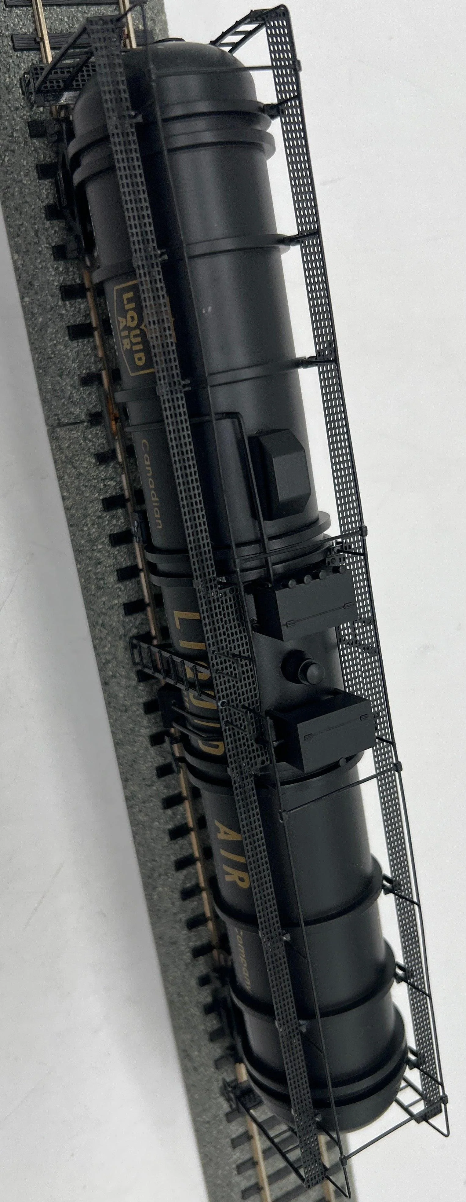 Broadway Limited Imports 187-6154 Canadian Liquid Air Co. Cryogenic Tank Car HO SCALE Like New - Image 3