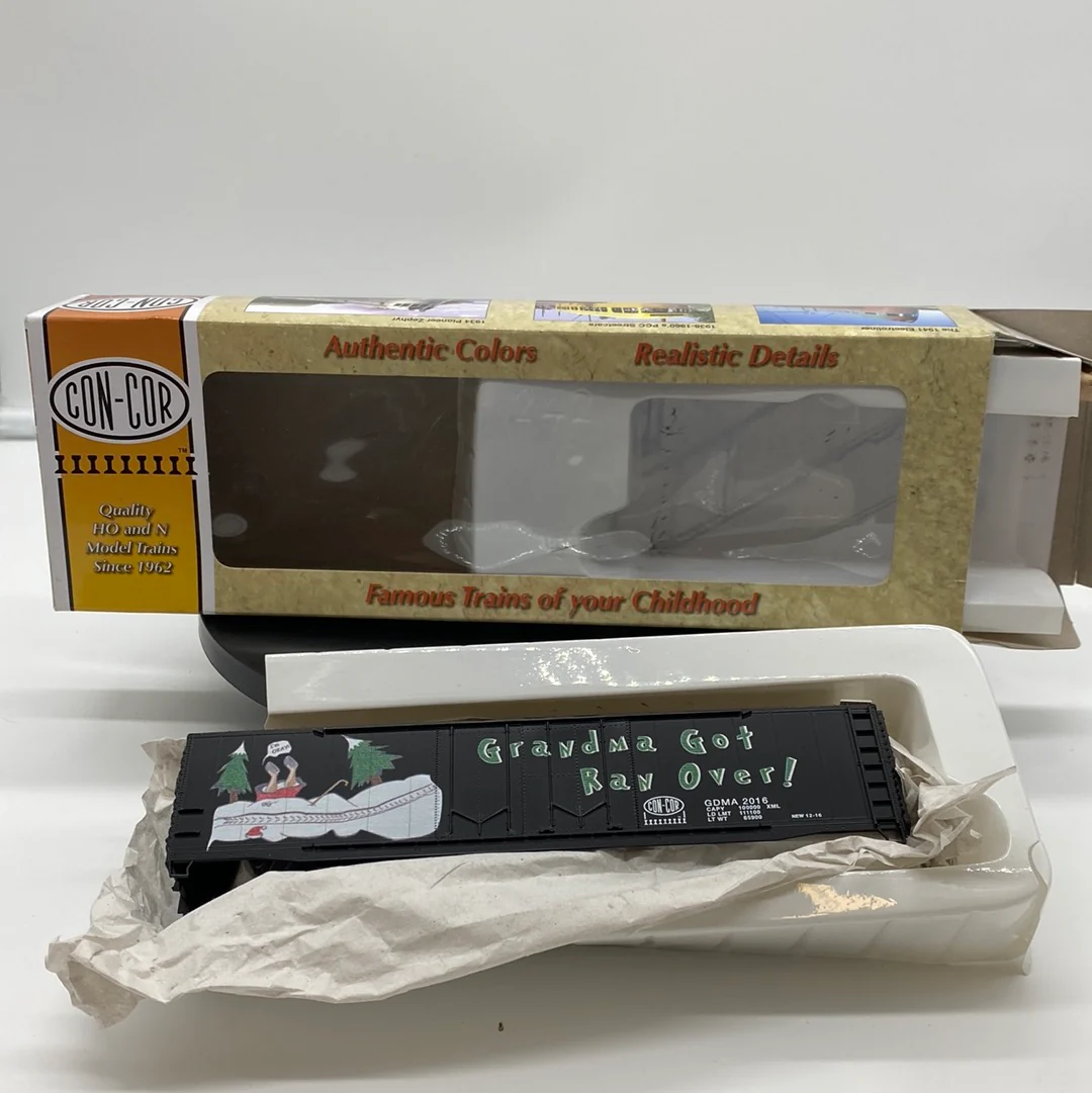 Con Cor 0001-000157 Christmas Boxcar 2016 Grandma Got Run Over Kit HO SCALE
