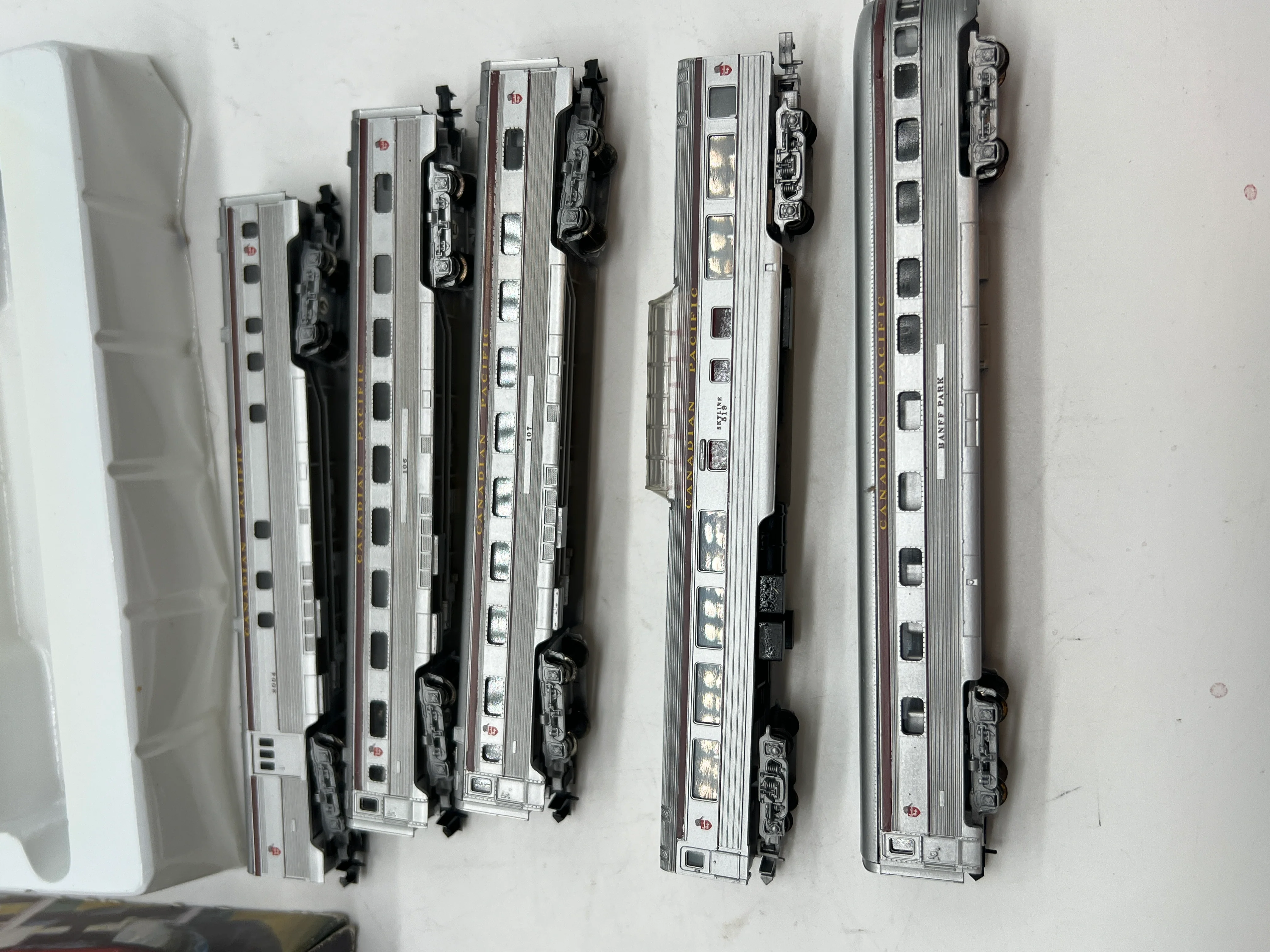 Con-Cor 0003-5400101 Canadian Pacific CP Passenger set (5 cars) N SCALE Used Excellent Damaged Box - Image 3