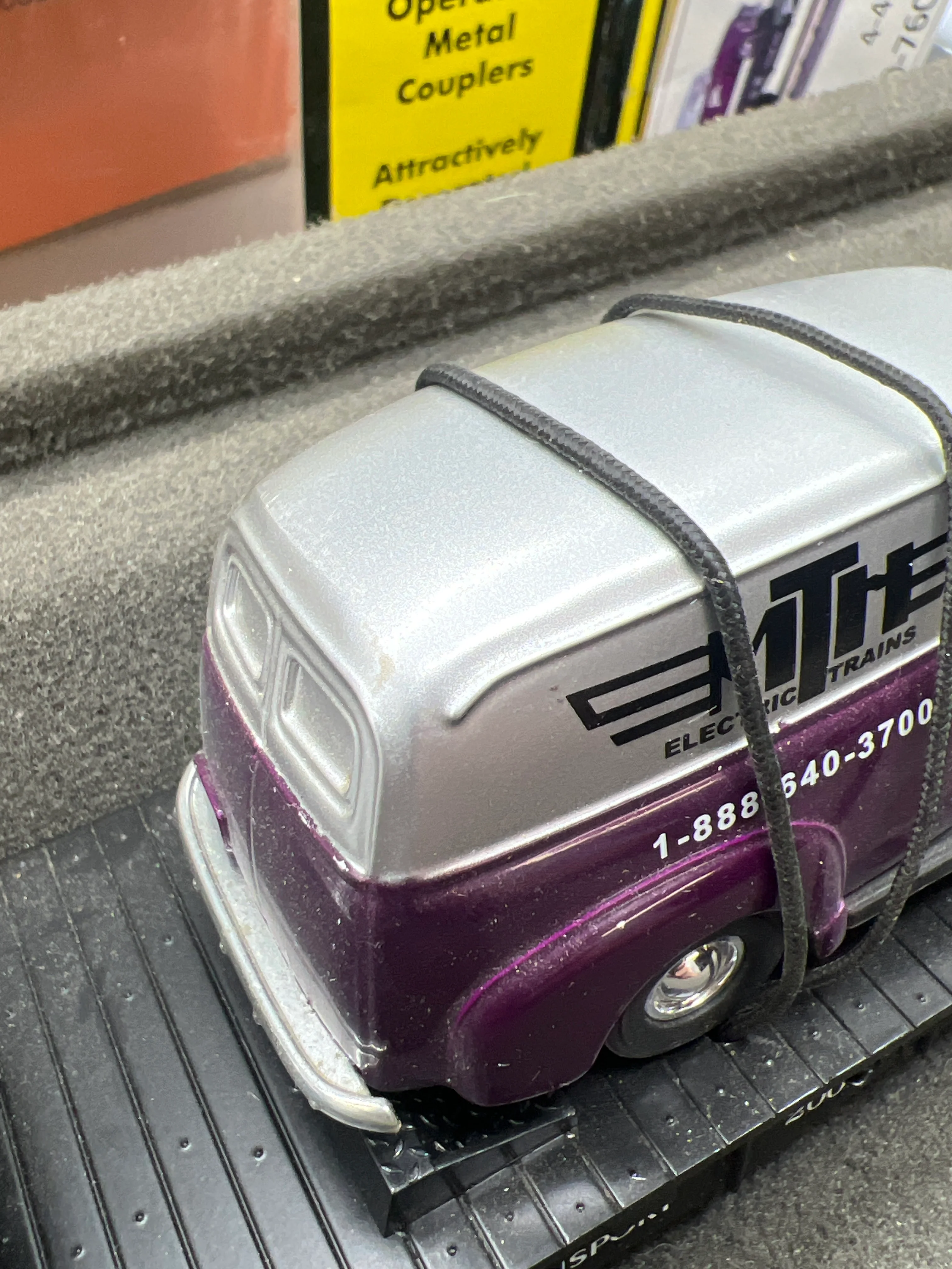 MTH 30-76002 MTHRRC-2001 Flat car with Ertl '51 Panel Vans O Scale USED AS IS - Image 5