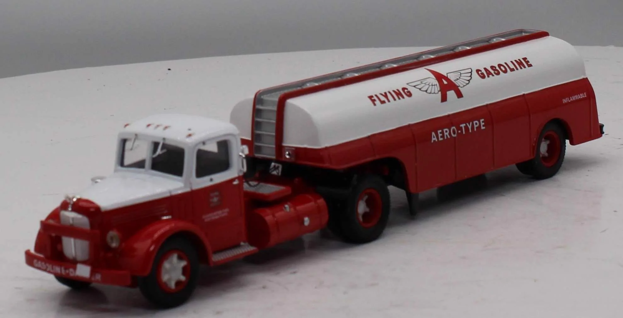 Corgi 51002 FLYING A GASOLINE Mack LJ Semi Skirted Tanker Classics 1:50 Scale Like New
