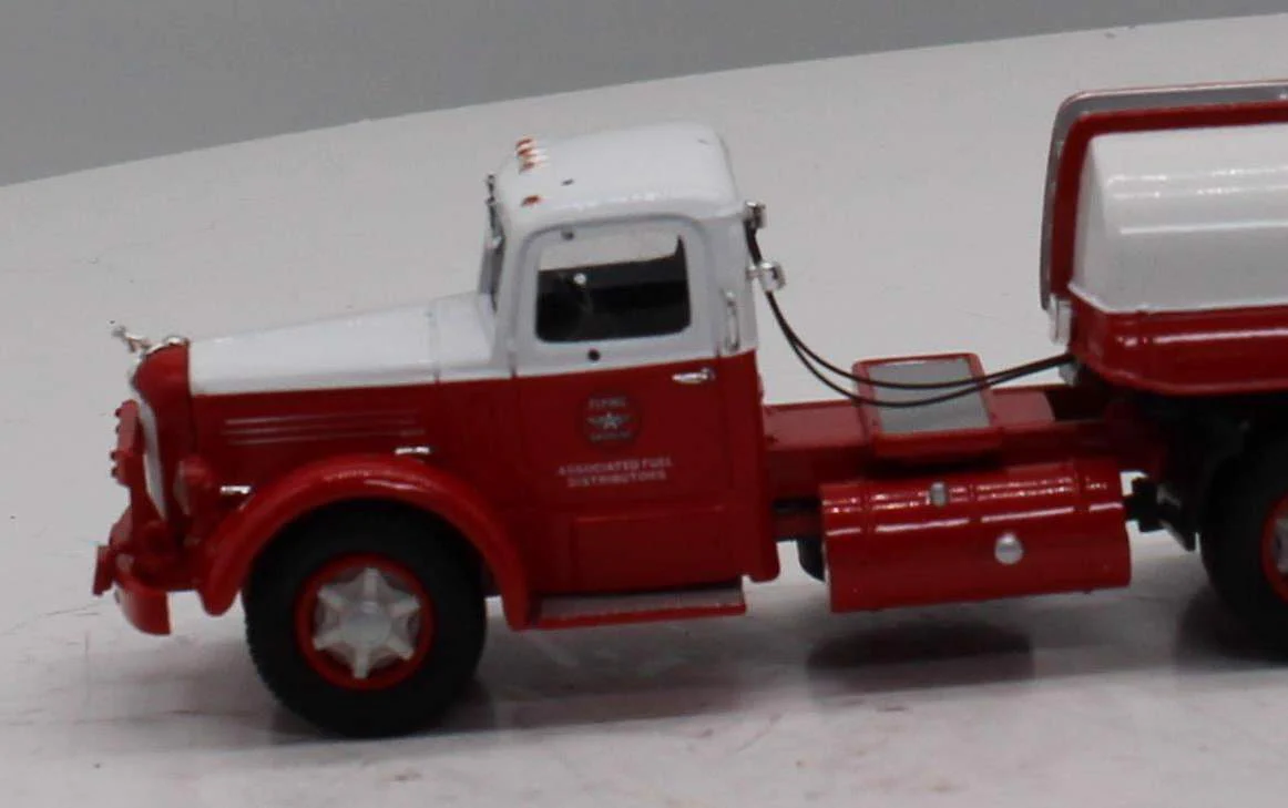 Corgi 51002 FLYING A GASOLINE Mack LJ Semi Skirted Tanker Classics 1:50 Scale Like New - Image 2