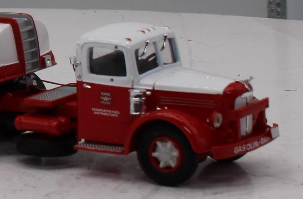 Corgi 51002 FLYING A GASOLINE Mack LJ Semi Skirted Tanker Classics 1:50 Scale Like New - Image 4
