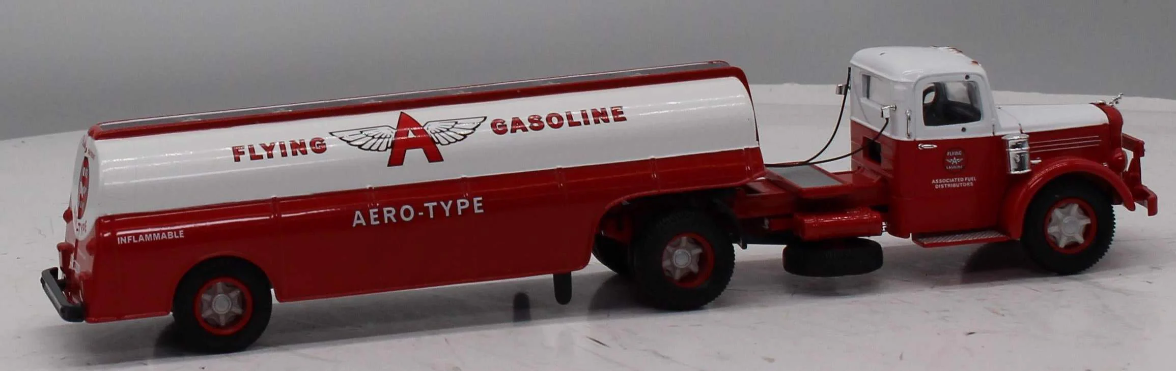Corgi 51002 FLYING A GASOLINE Mack LJ Semi Skirted Tanker Classics 1:50 Scale Like New - Image 5