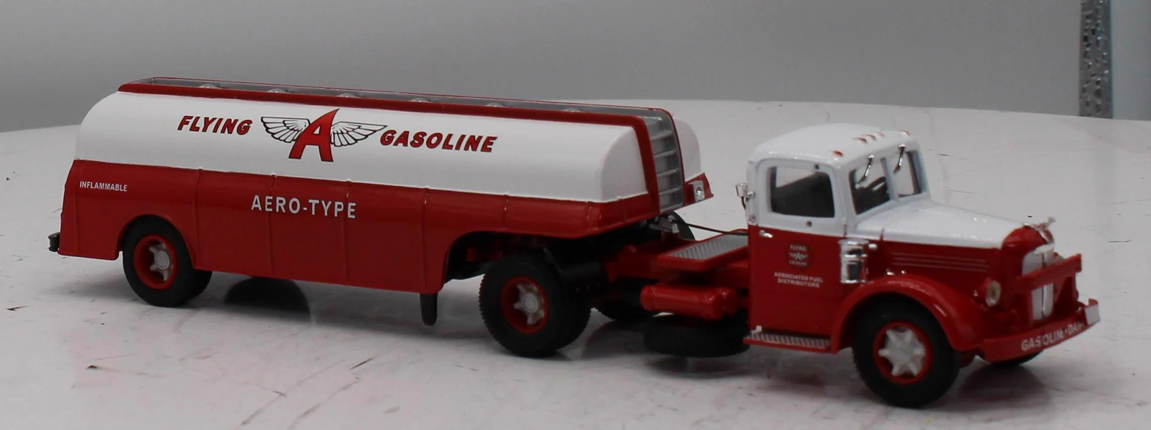 Corgi 51002 FLYING A GASOLINE Mack LJ Semi Skirted Tanker Classics 1:50 Scale Like New - Image 8