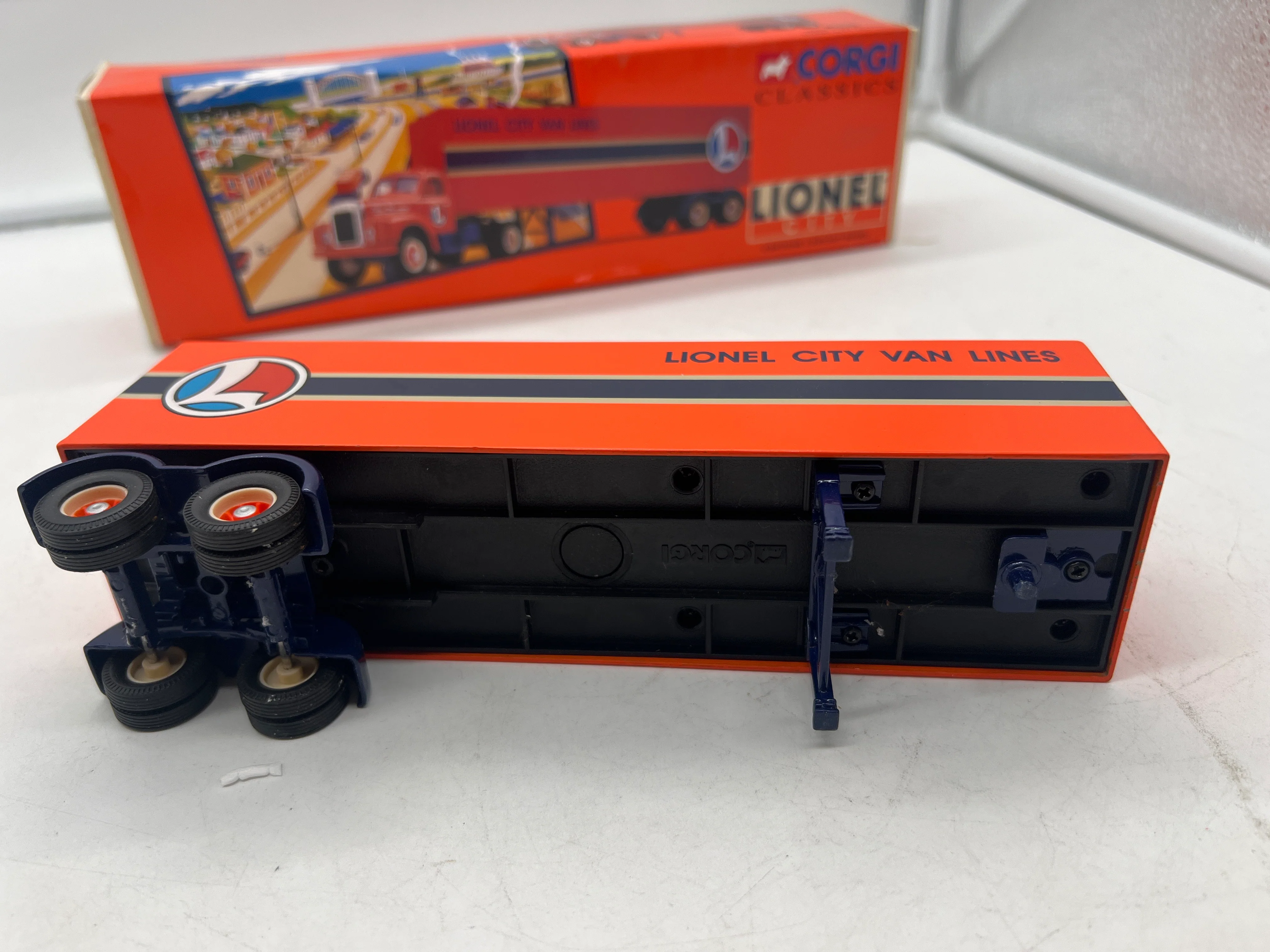 CORGI 52302 LIONEL CITY VAN LINES SEMI TRAILER ONLY O SCALE Like New as is - Image 4