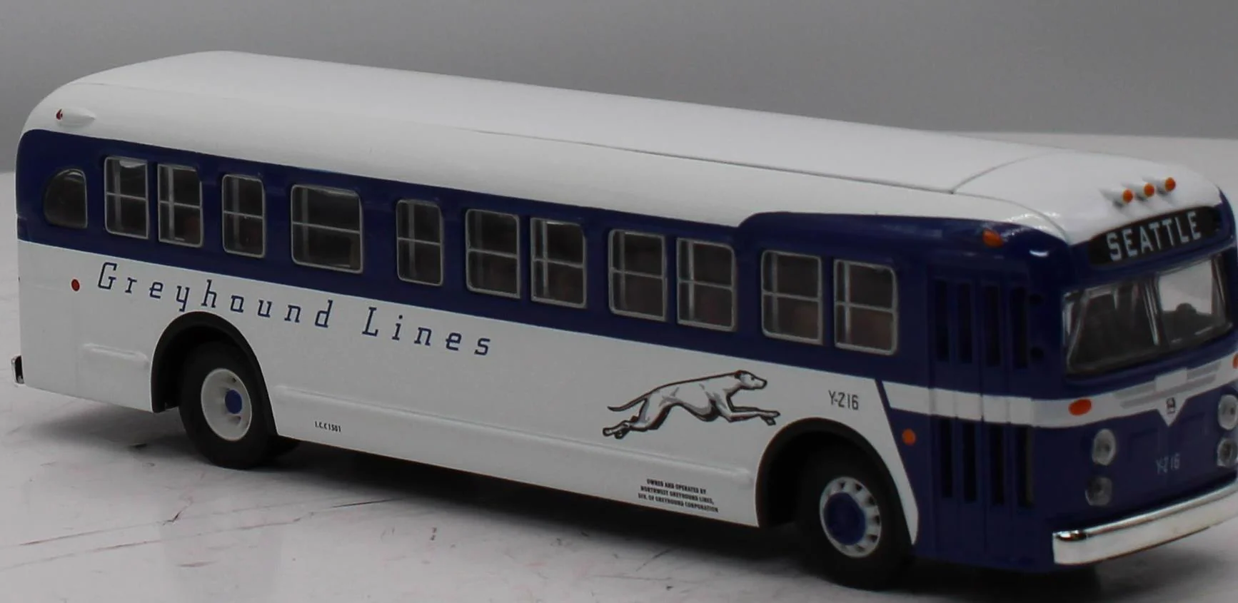 Corgi 54202 NORTHWEST GREYHOUND LINES GM Old Look Bus Corgi Classics Scale O SCALE Like New - Image 2