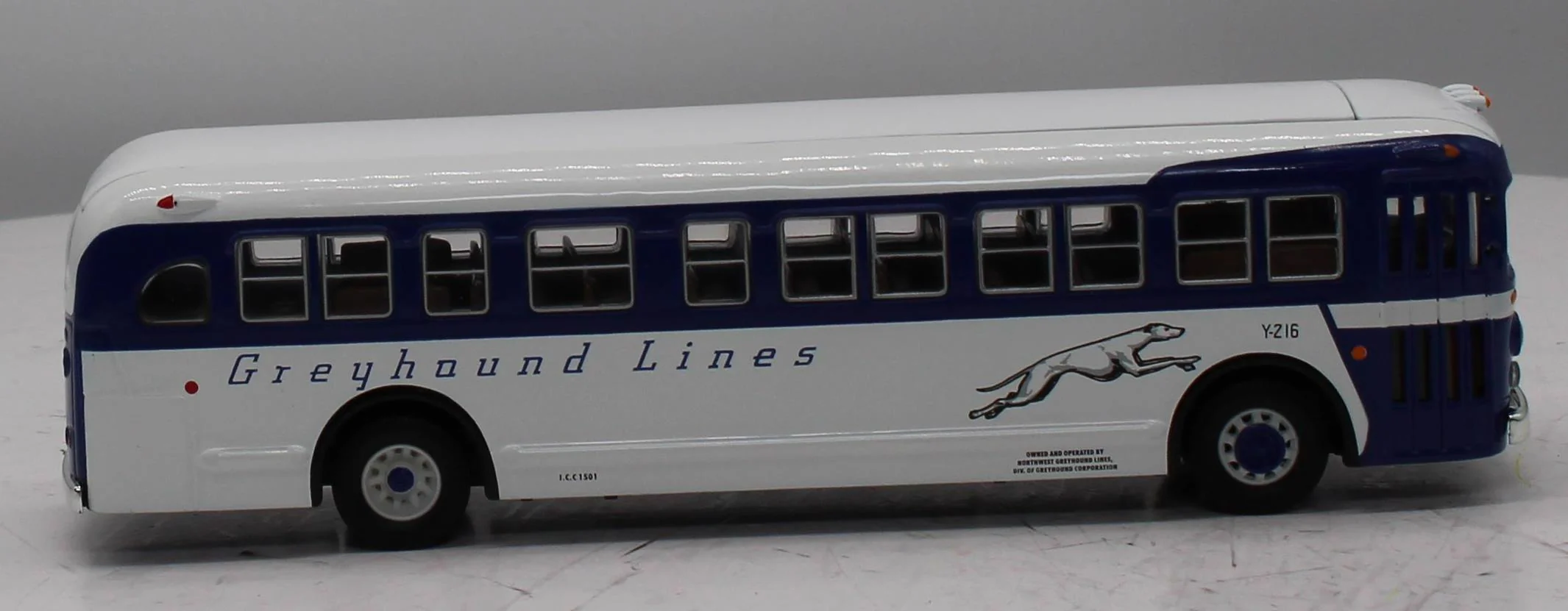 Corgi 54202 NORTHWEST GREYHOUND LINES GM Old Look Bus Corgi Classics Scale O SCALE Like New - Image 4