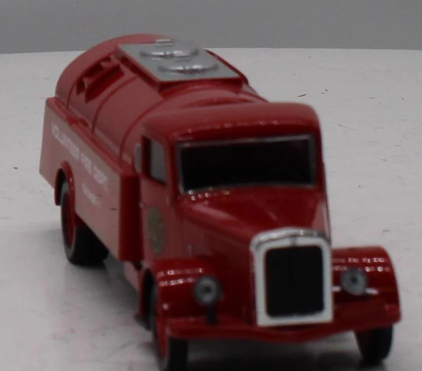 Corgi 98452 VOLUNTEER FIRE DEPARTMENT White Tanker Die-Cast 1:50 Scale Like New - Image 6