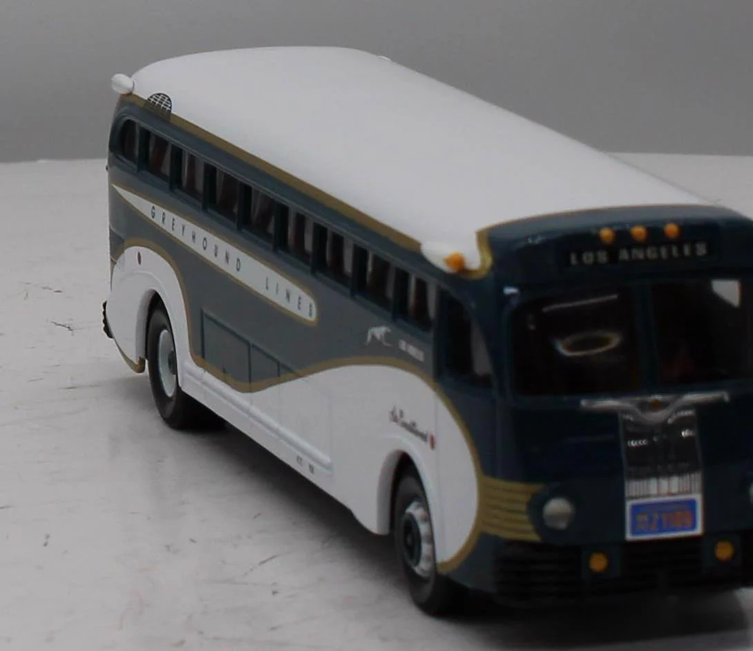 Corgi 98469 GREYHOUND LINES LOS ANGELES YELLOW COACH Corgi Classics #743 1:50 Scale Like New - Image 2