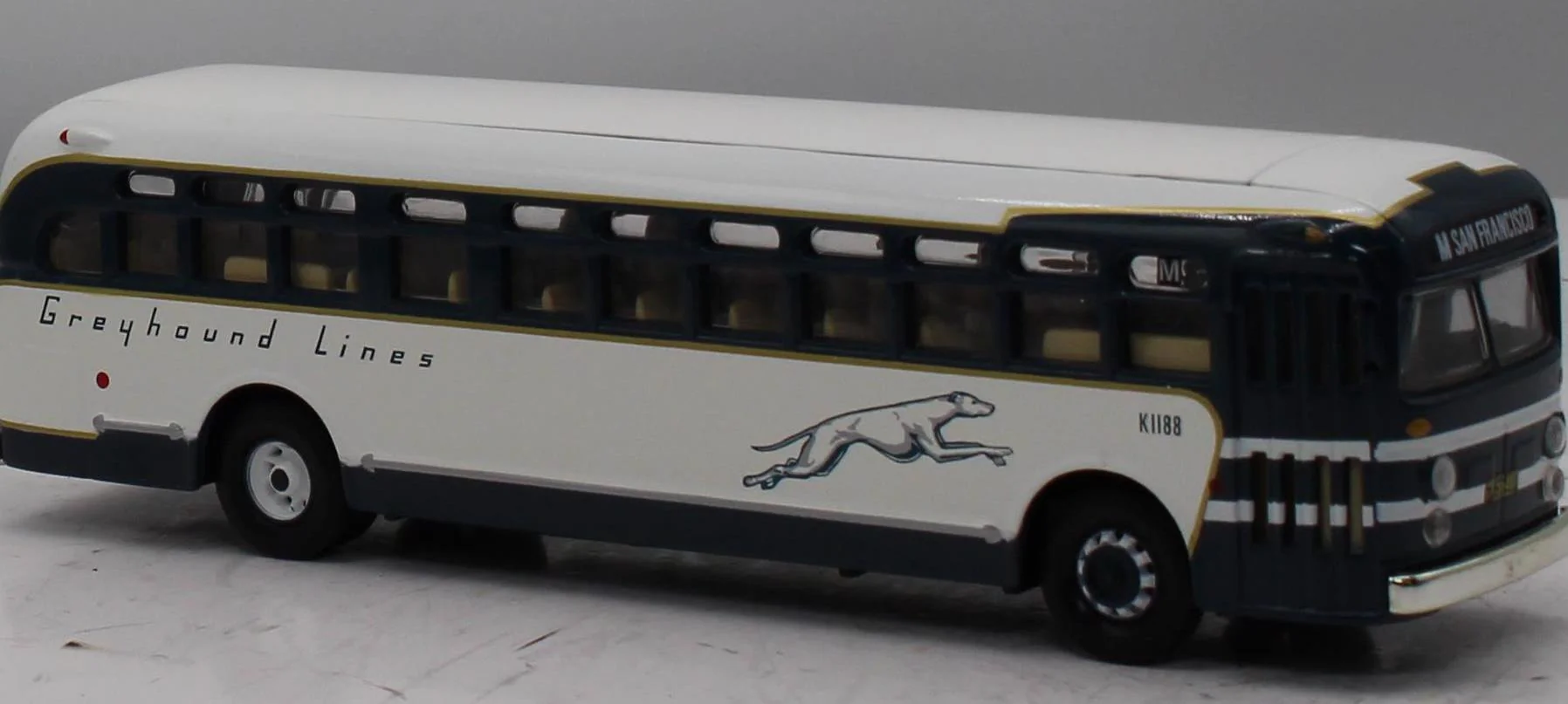 Corgi 98602 GREYHOUND LINES GENERAL MOTORS 4505 Corgi Classics 1:50 Scale Like New - Image 4