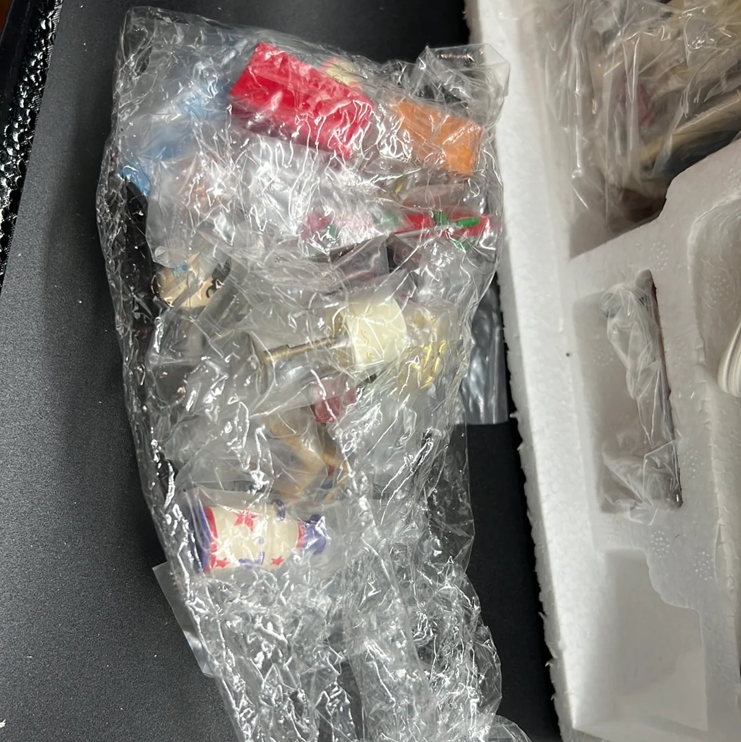 Department 56 56.54945 Another Man's Treasure Garage WITH Extra Figure Damaged Box - Image 10
