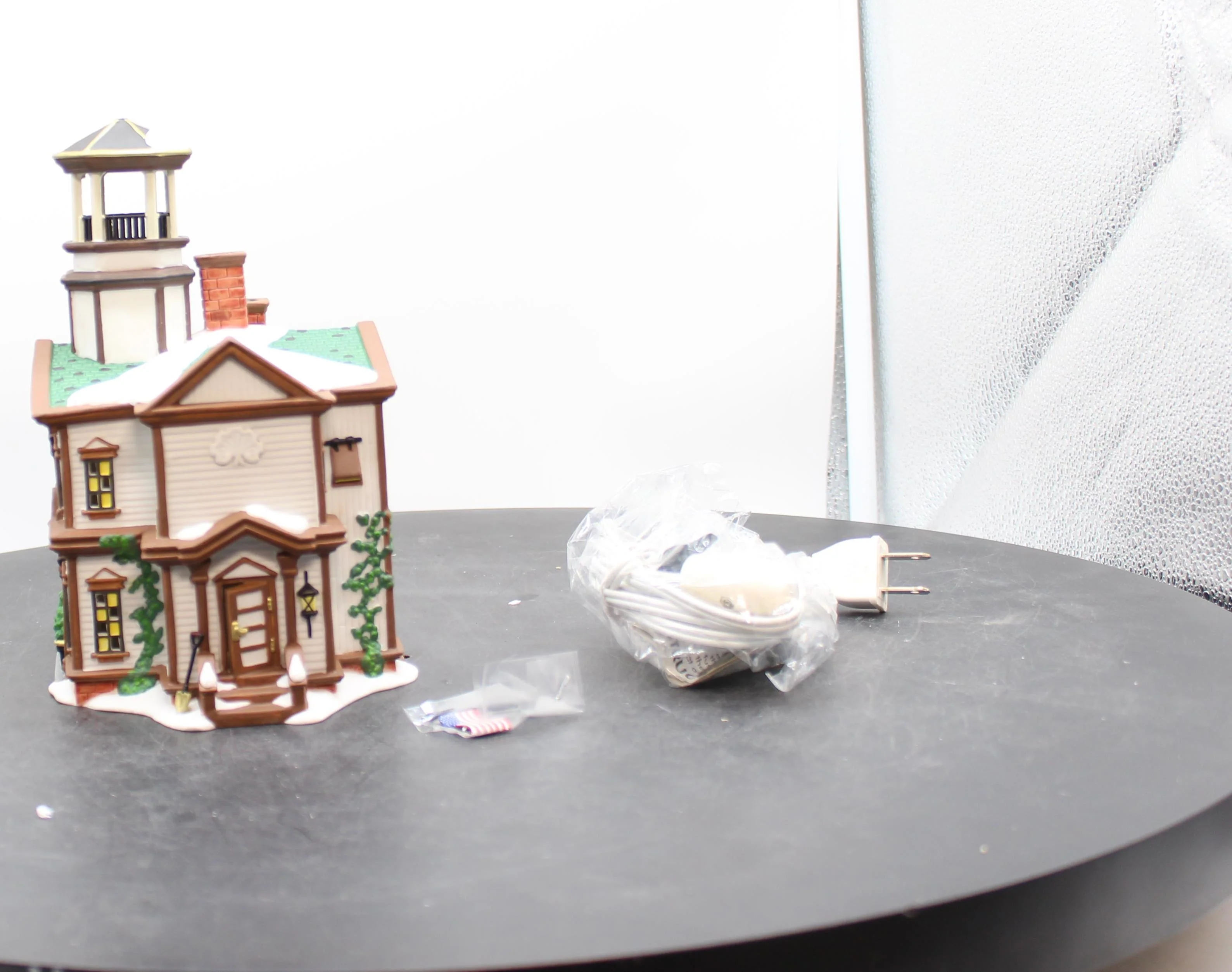Department 56 New England Village 56.56670 Woodbridge Town Hall  Like New - Image 5
