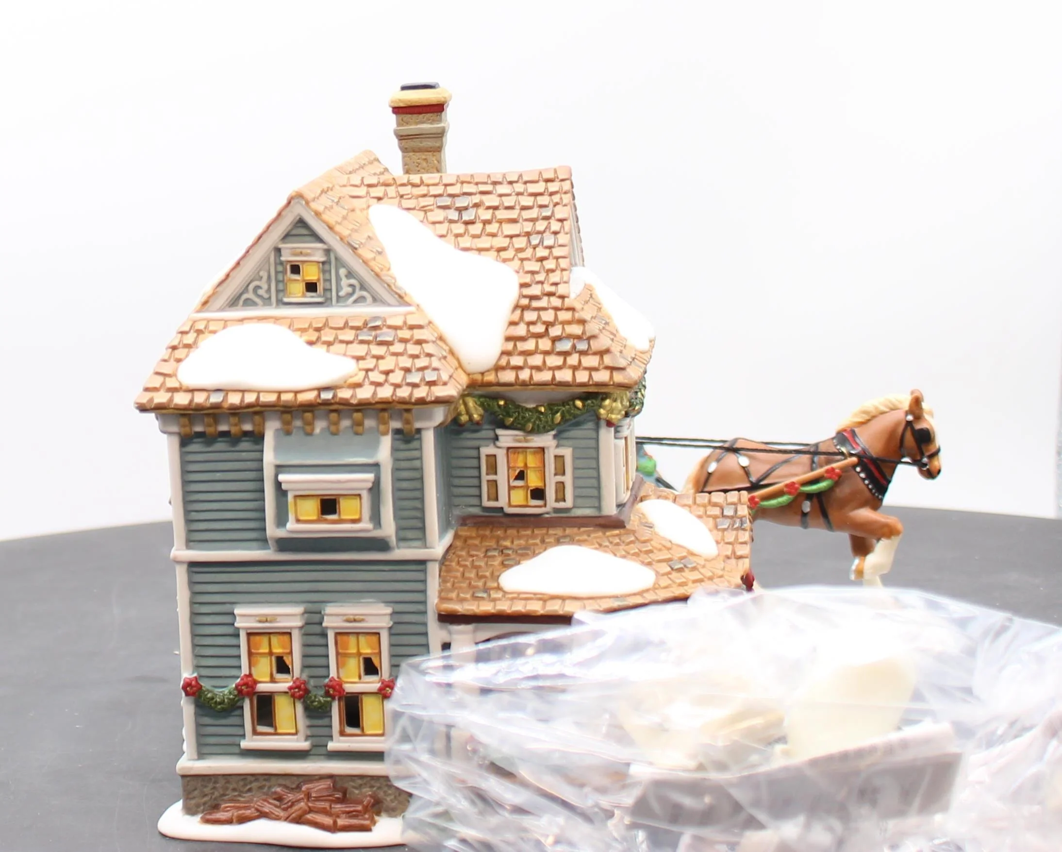 Department 56 New England Village 805528 Welcome To Windham Country Inn  Like New - Image 4