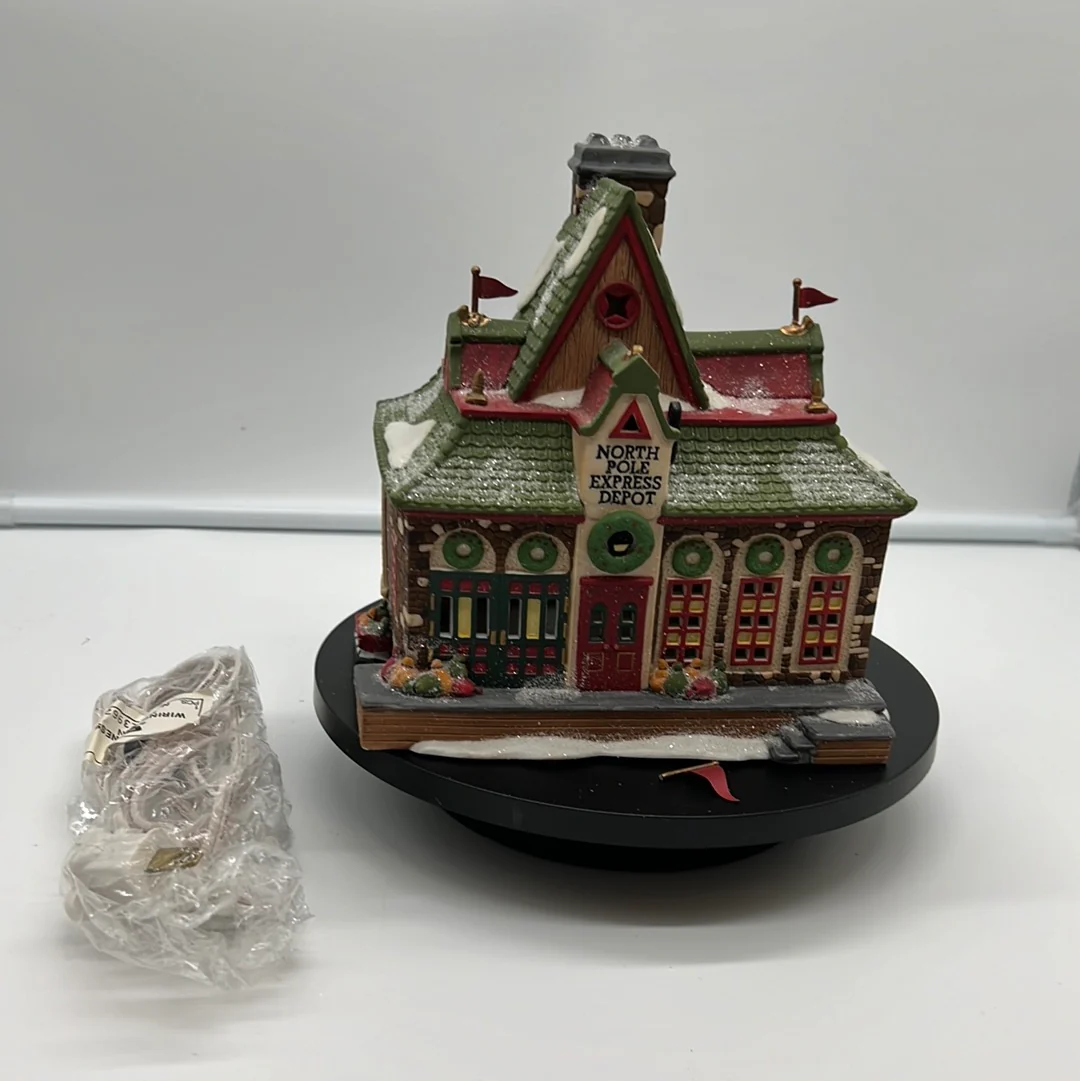 Department 56  North Pole Series 56278 North Pole Express Depot BROKEN FLAG - Image 5
