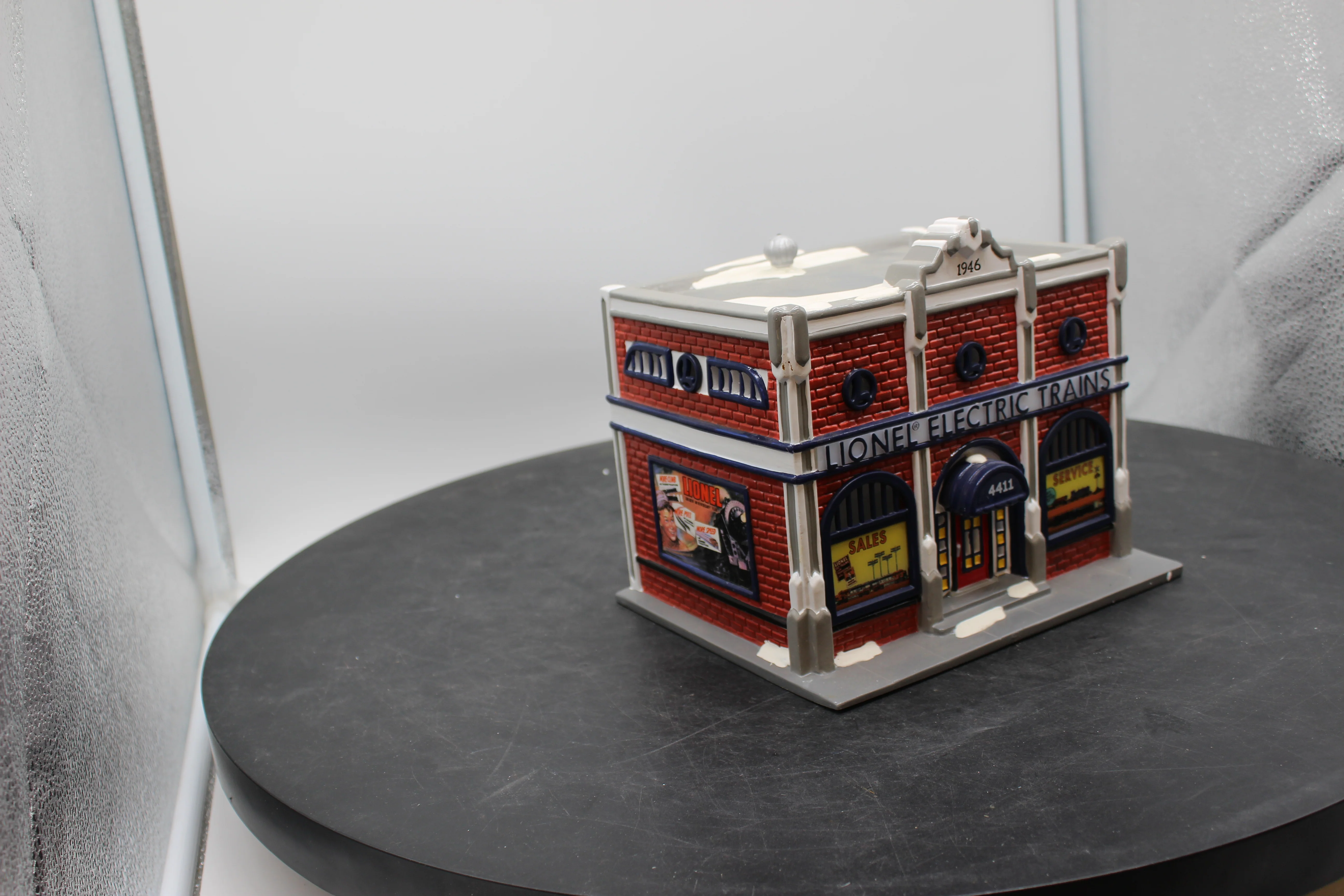 Dept 56 2202 Lionel Electric Trains Shop Snow Village  Used Excellent no light cord Damaged Box - Image 10