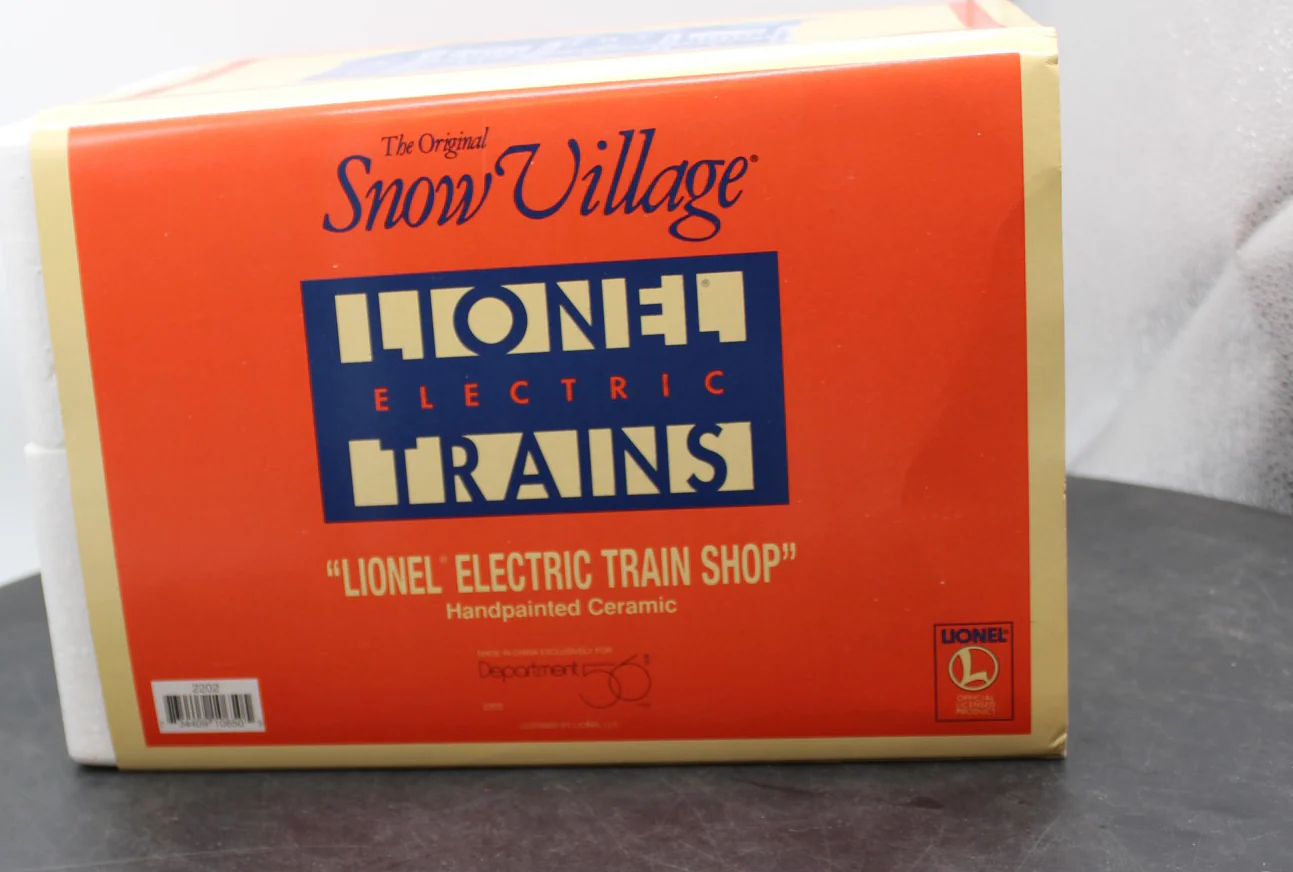Dept 56 2202 Lionel Electric Trains Shop Snow Village  Used Excellent no light cord Damaged Box - Image 13
