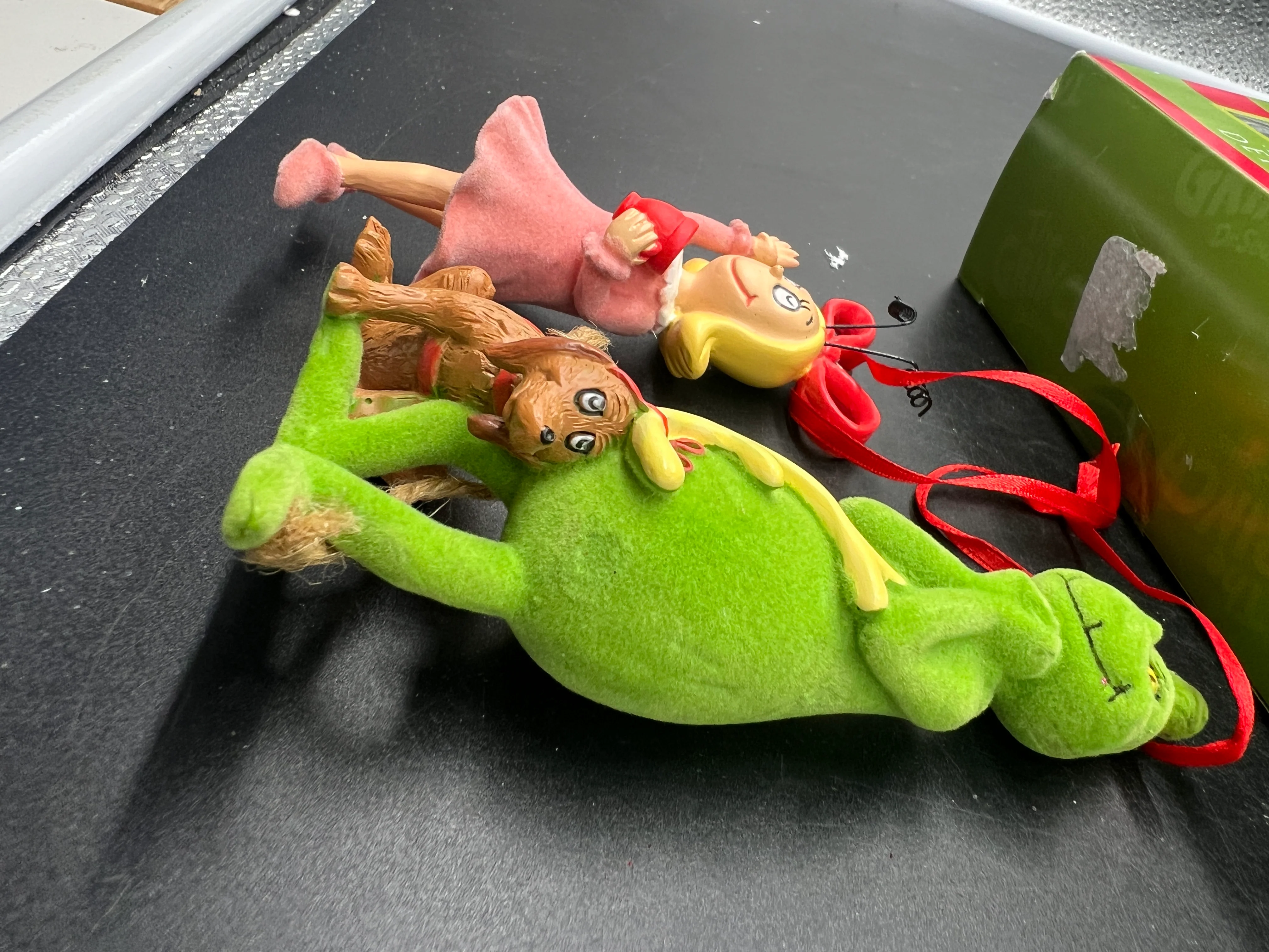 Dept 56 4031514T Grinch Max & Cindy Lou Who Ornament Set  Like New - Image 7