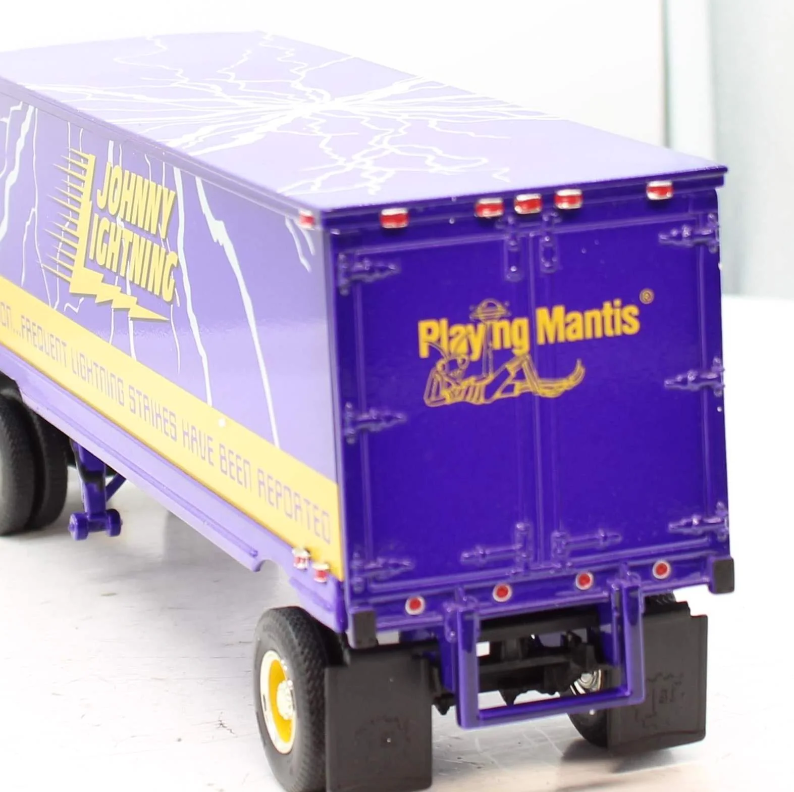 Eastwood automobilia Eastwood 19-2056 B-61 Mack Tractor Trailer First Gear 1:34 Scale Like New - Image 6