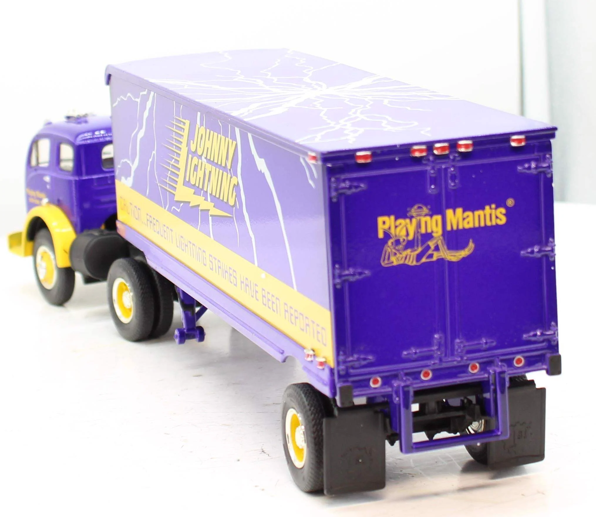 Eastwood automobilia Eastwood 19-2056 B-61 Mack Tractor Trailer First Gear 1:34 Scale Like New - Image 7