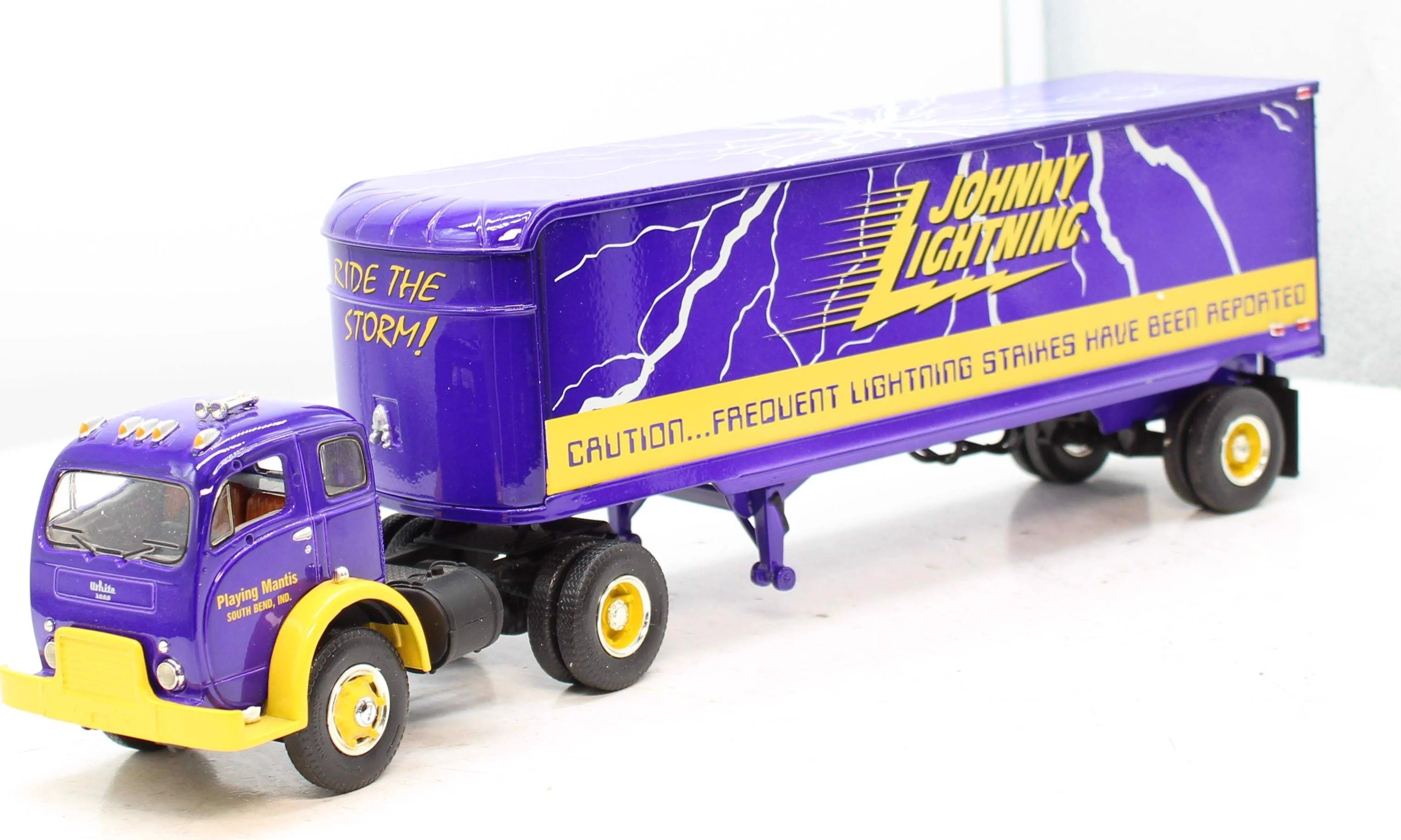 Eastwood automobilia Eastwood 19-2056 B-61 Mack Tractor Trailer First Gear 1:34 Scale Like New - Image 8