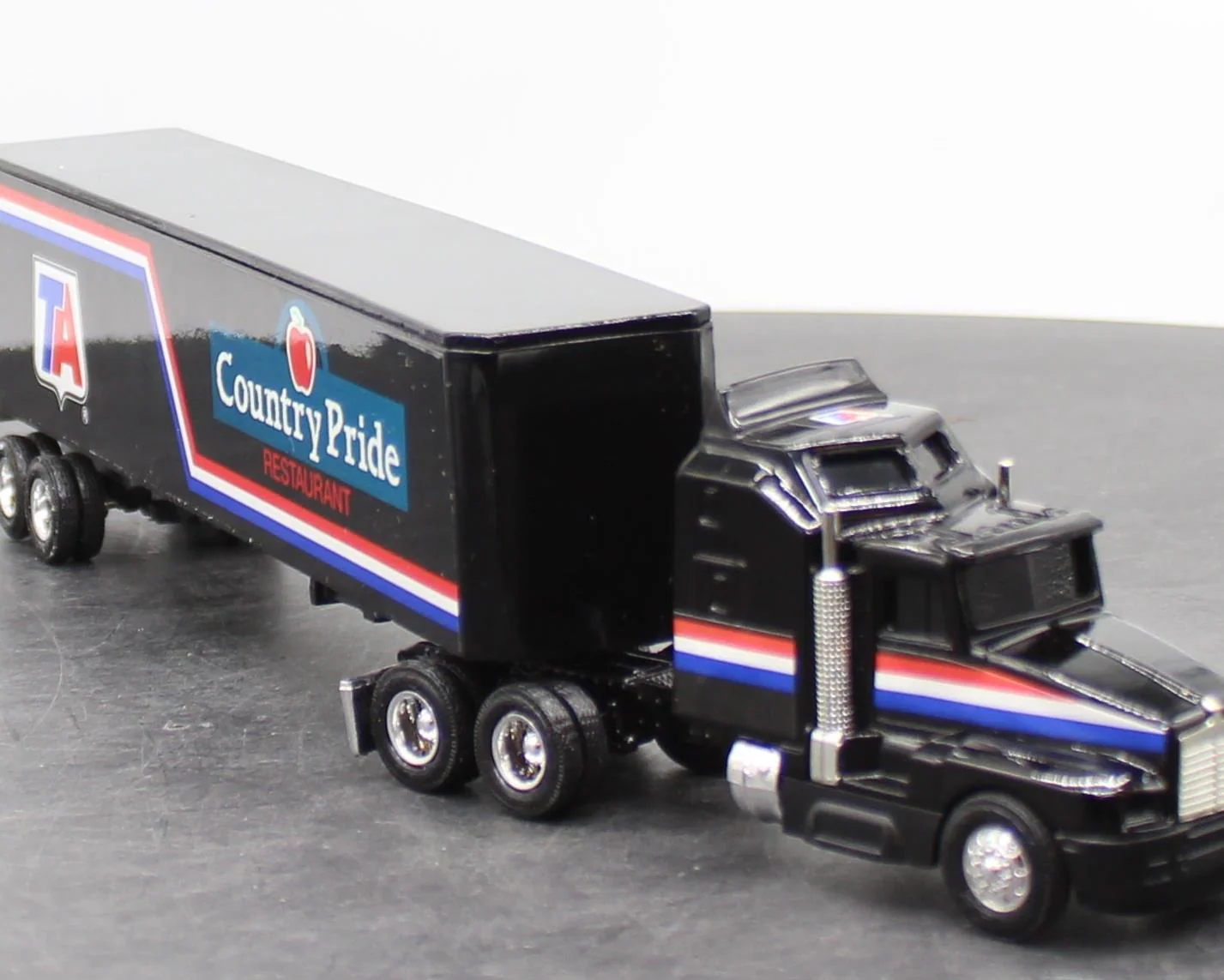 Ertl Truck Stops of America 9633UP Country Pride Kenworth Semi Like New - Image 2