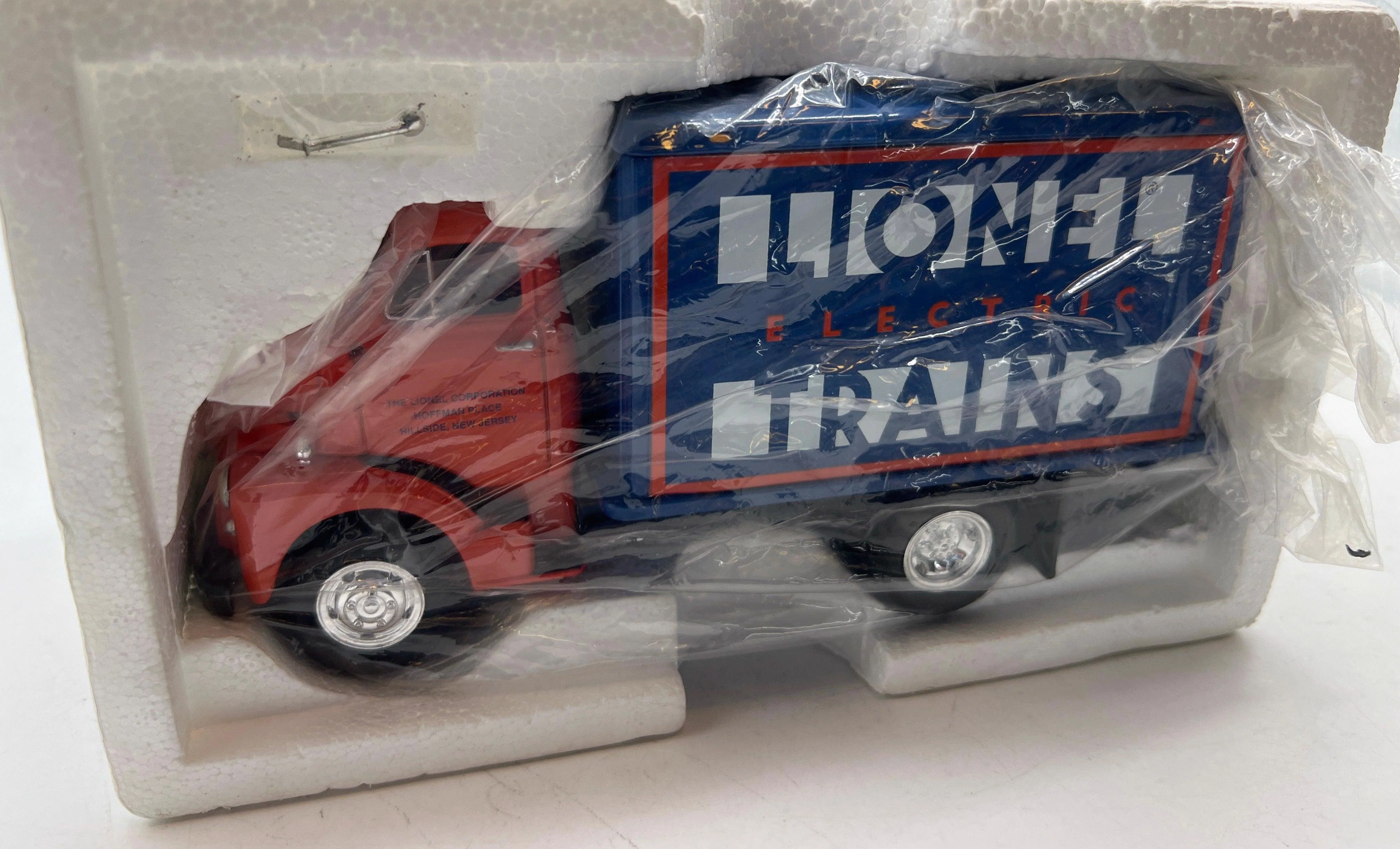 First Gear 19-0108 1:34 Scale 1952 GMC C.O.E Eastwood Automobilia Lionel Truck Like New - Image 5