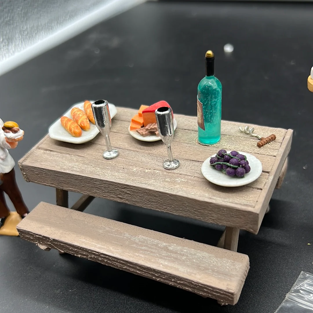 G Scale Accessory Pack 2: Picnic with Figures - Image 6