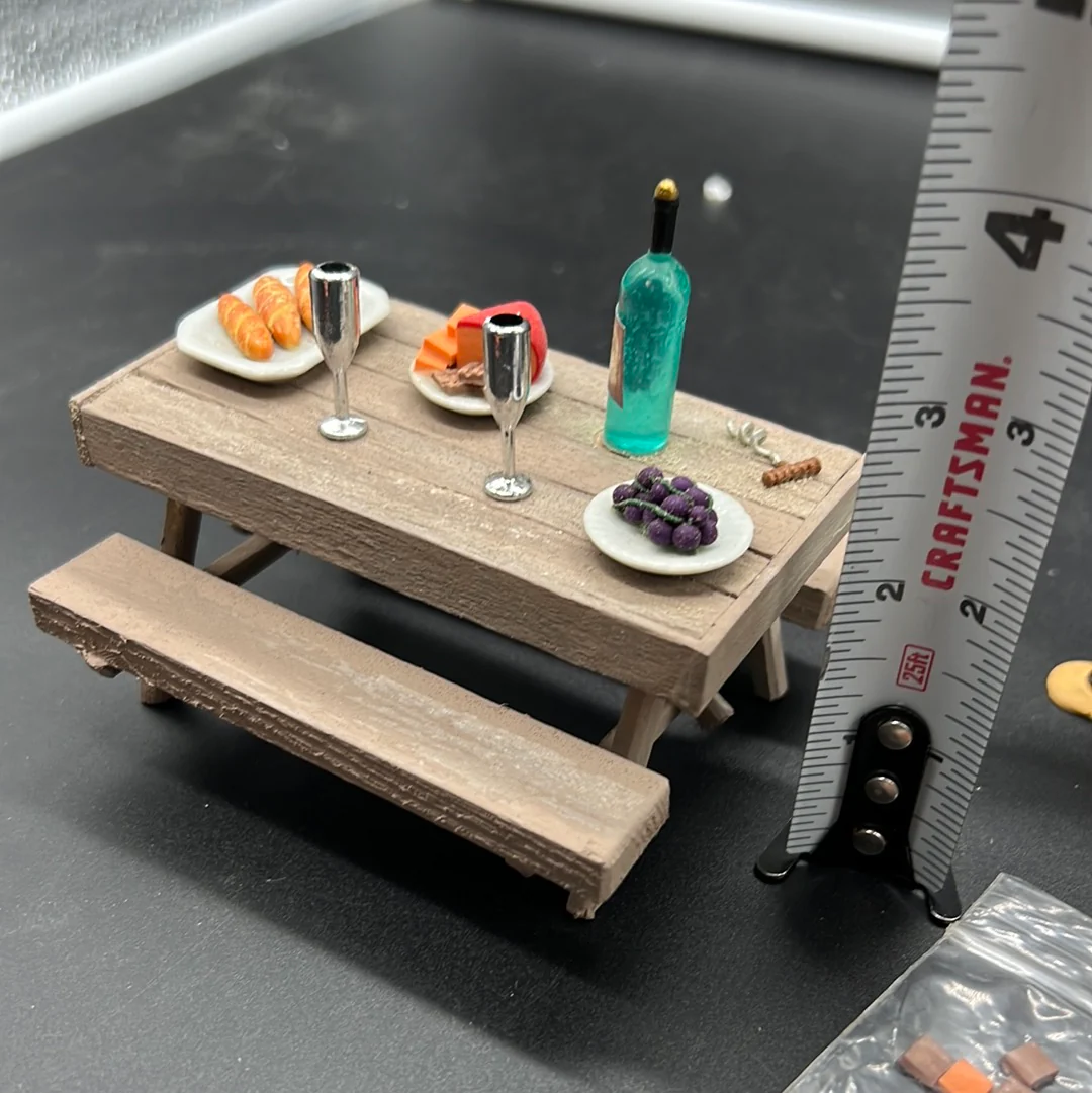 G Scale Accessory Pack 2: Picnic with Figures - Image 9