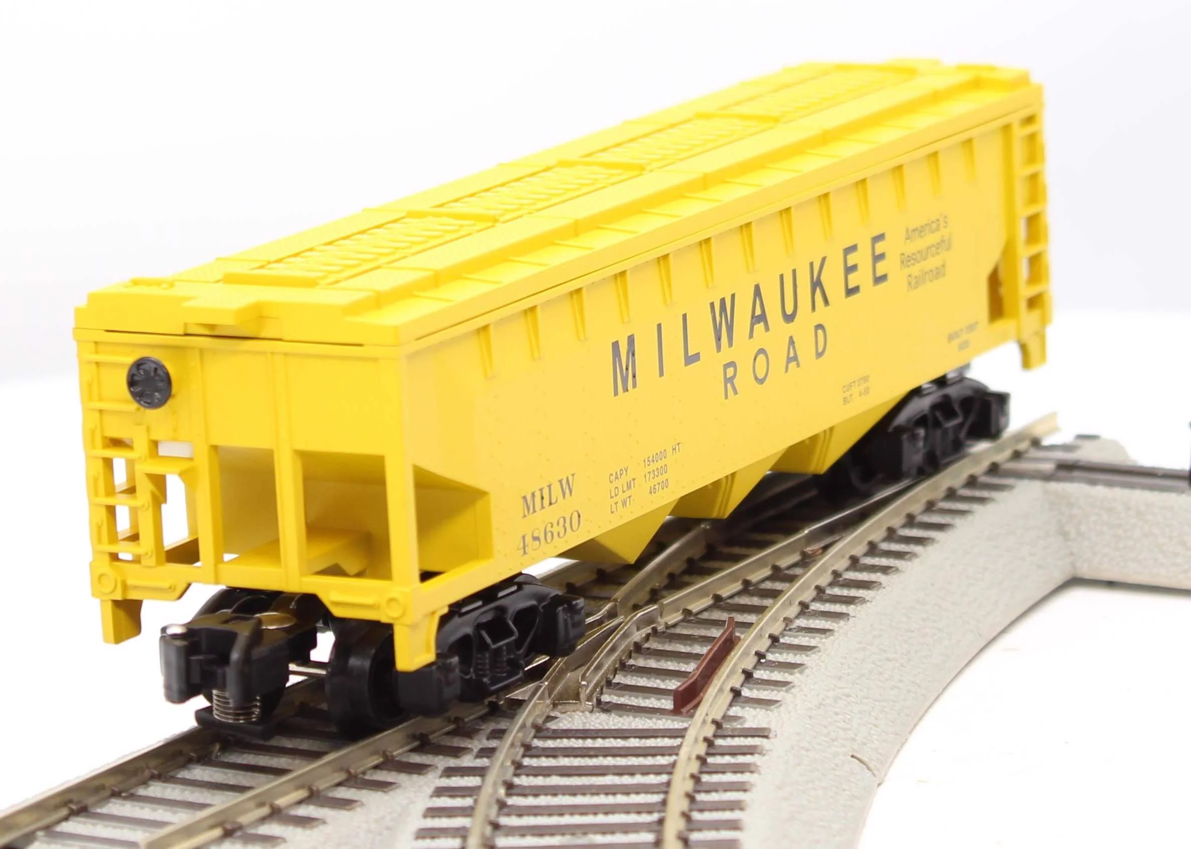 Gilbert 6-48630 MILWAUKEE ROAD 3-BAY COVERED HOPPER S Scale NEW - Image 6