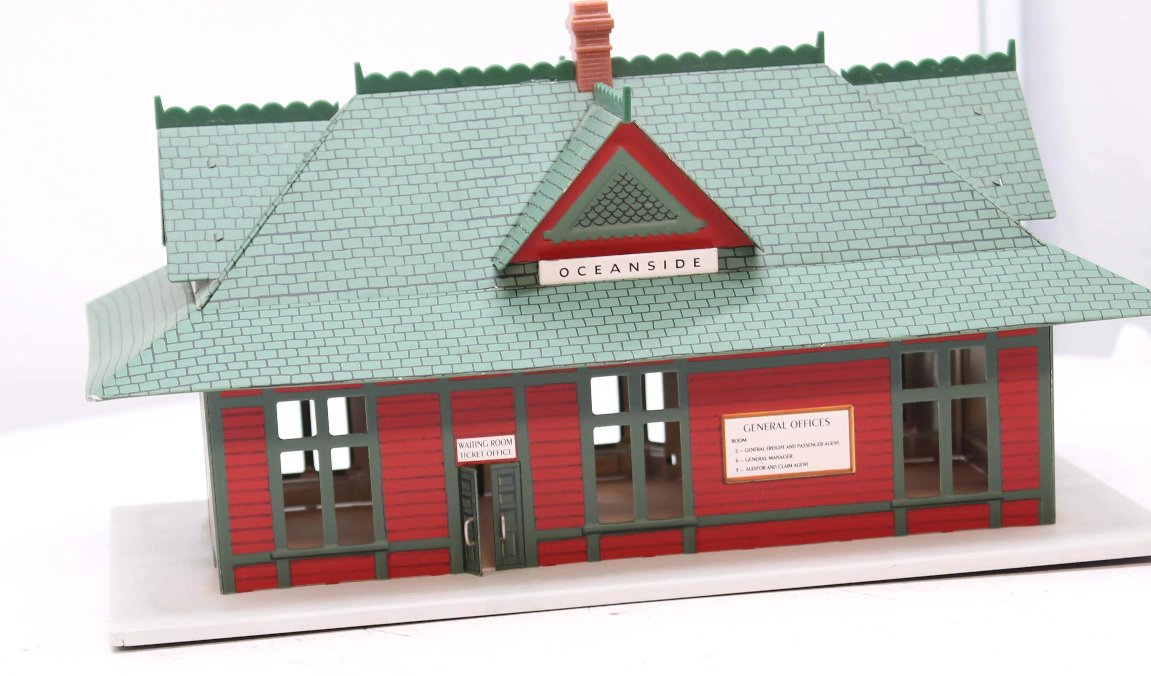 Hallmark Metal Train Station "Oceanside" 10433 HO Scale Used No Box - Image 6