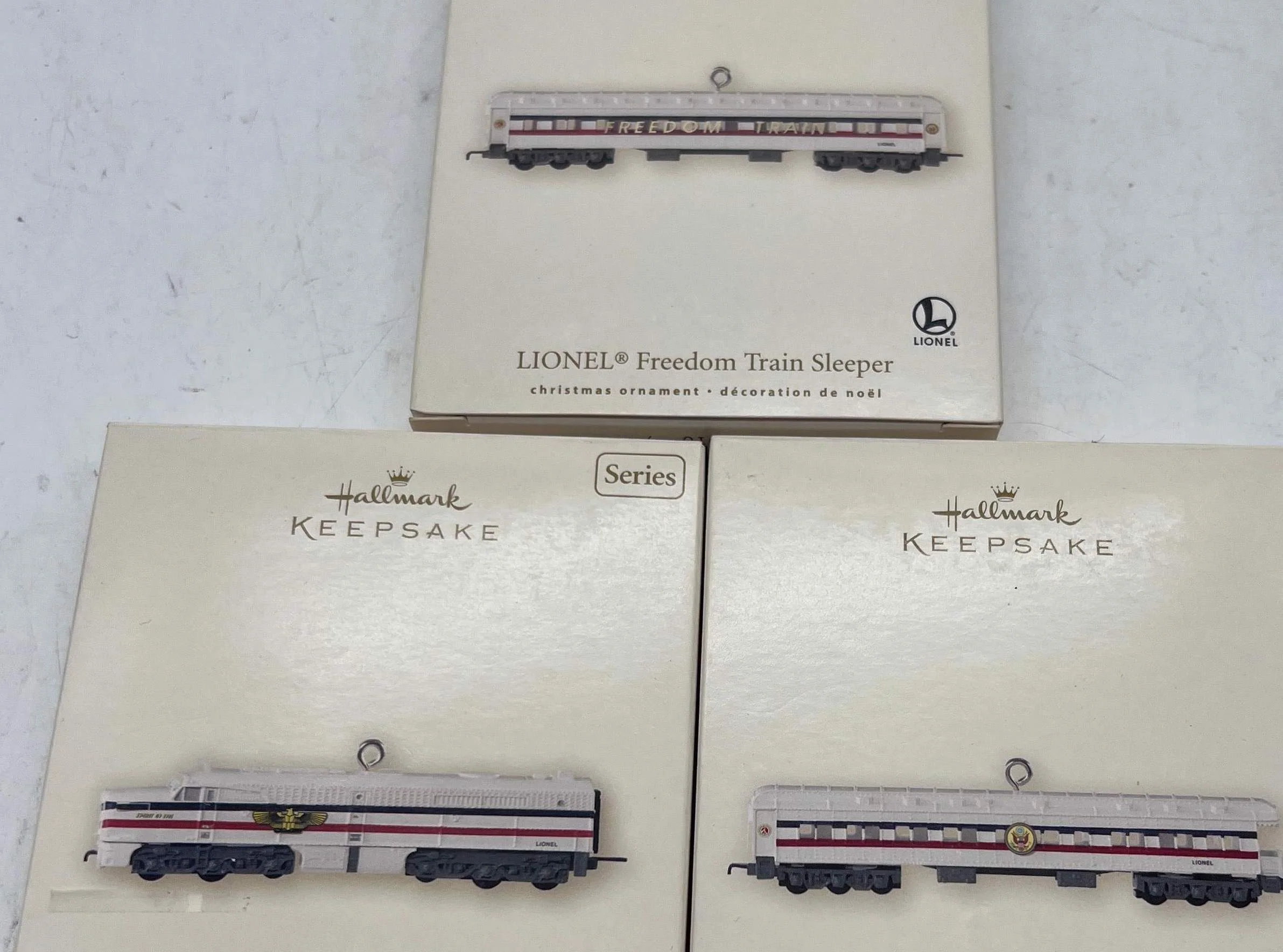 Hallmark Ornaments 2007  Lionel American Freedom Train Engine Passenger & Sleeper Cars 3 Pc Set Like New