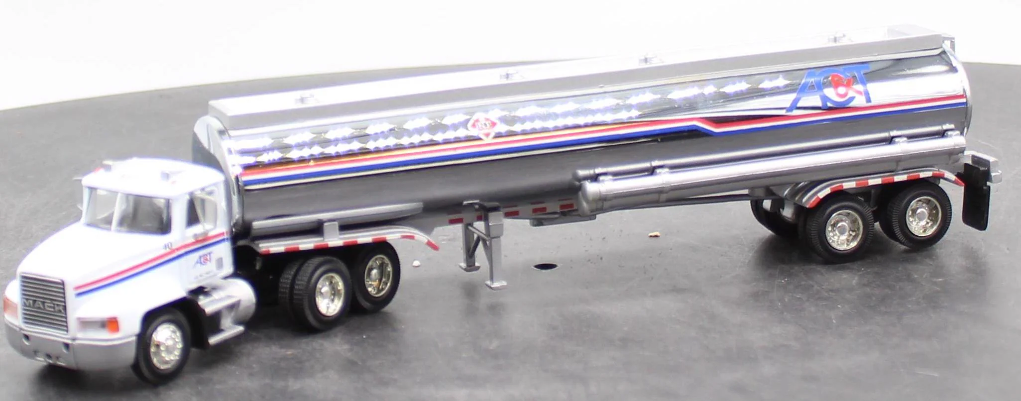 Hartoy PEM M71906 A.C.& T. Fuel Tanker 1/64 SCALE NEW - Image 2