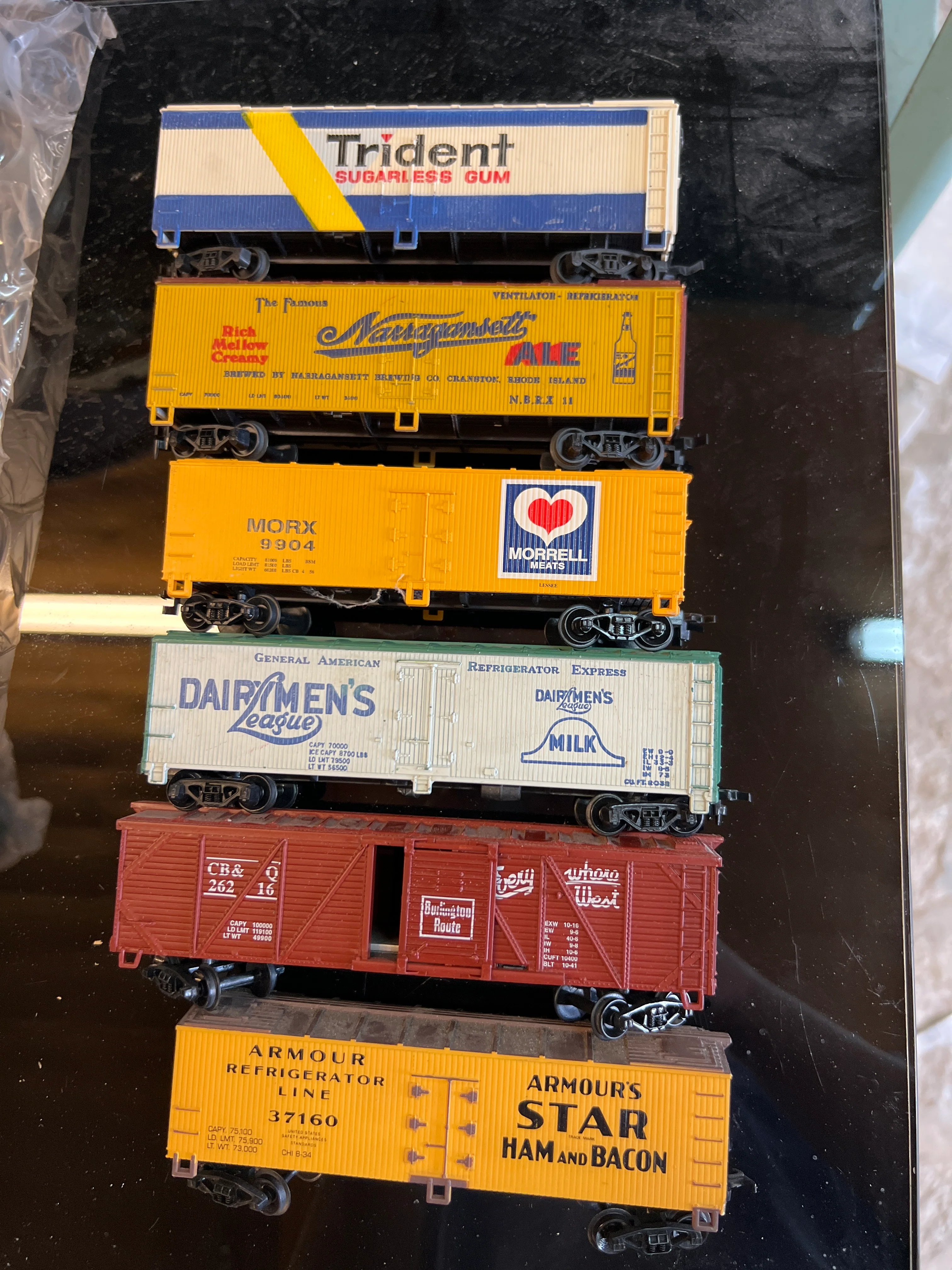 HO Bargain Car Random Reefers 6 car Pack Used Good