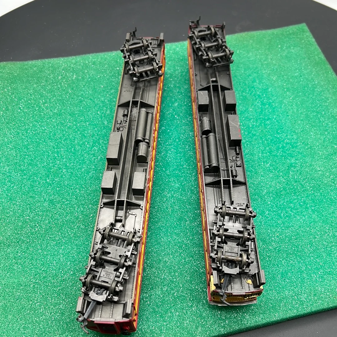 HO Scale Bargain Car Pack 128:  Midway Royal American Shows Passenger Cars 2 Pack HO SCALE USED - Image 4