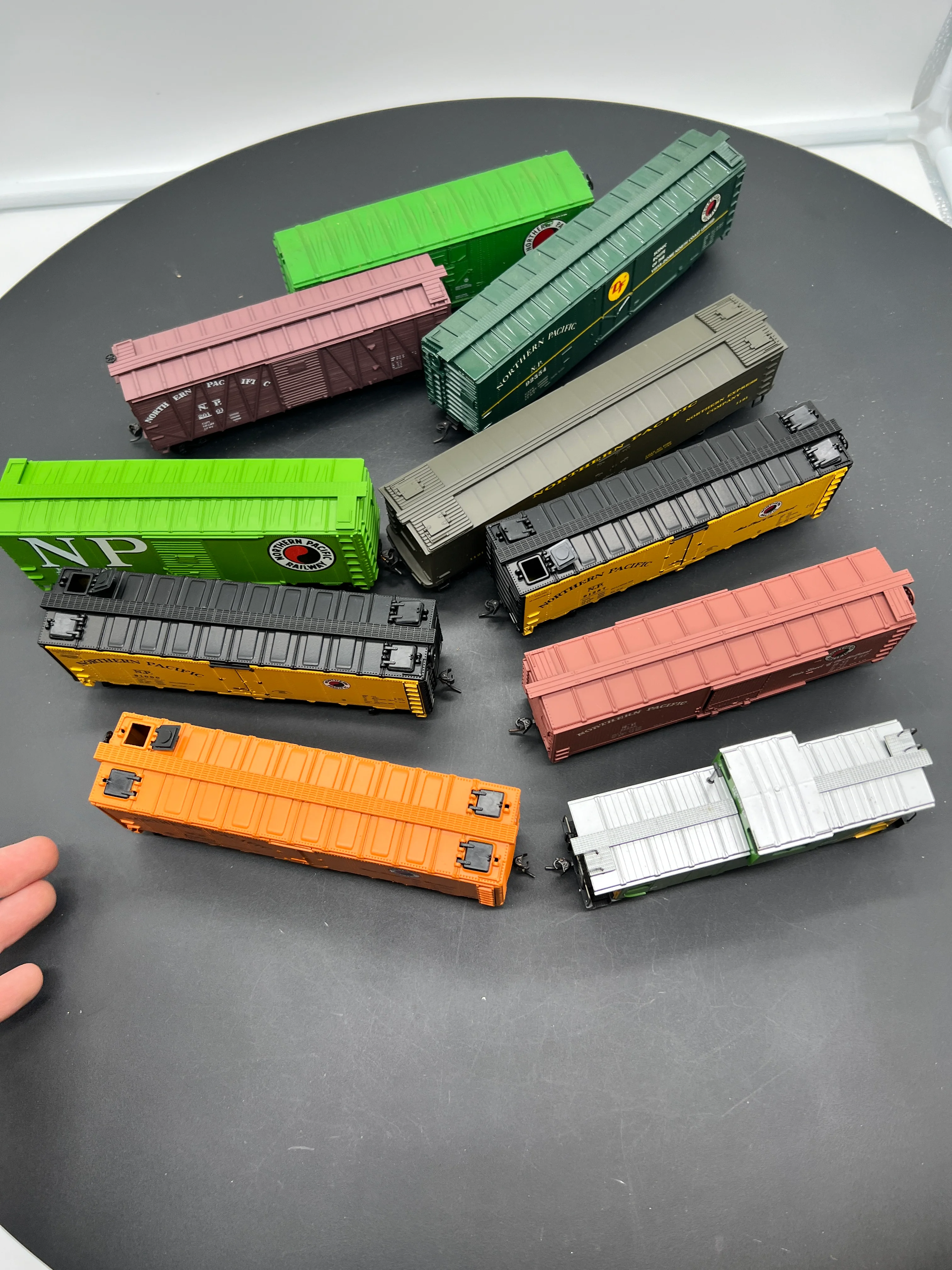 HO Scale Bargain Car Pack 79: 10 Northern Pacific Freight Cars HO SCALE USED - Image 6