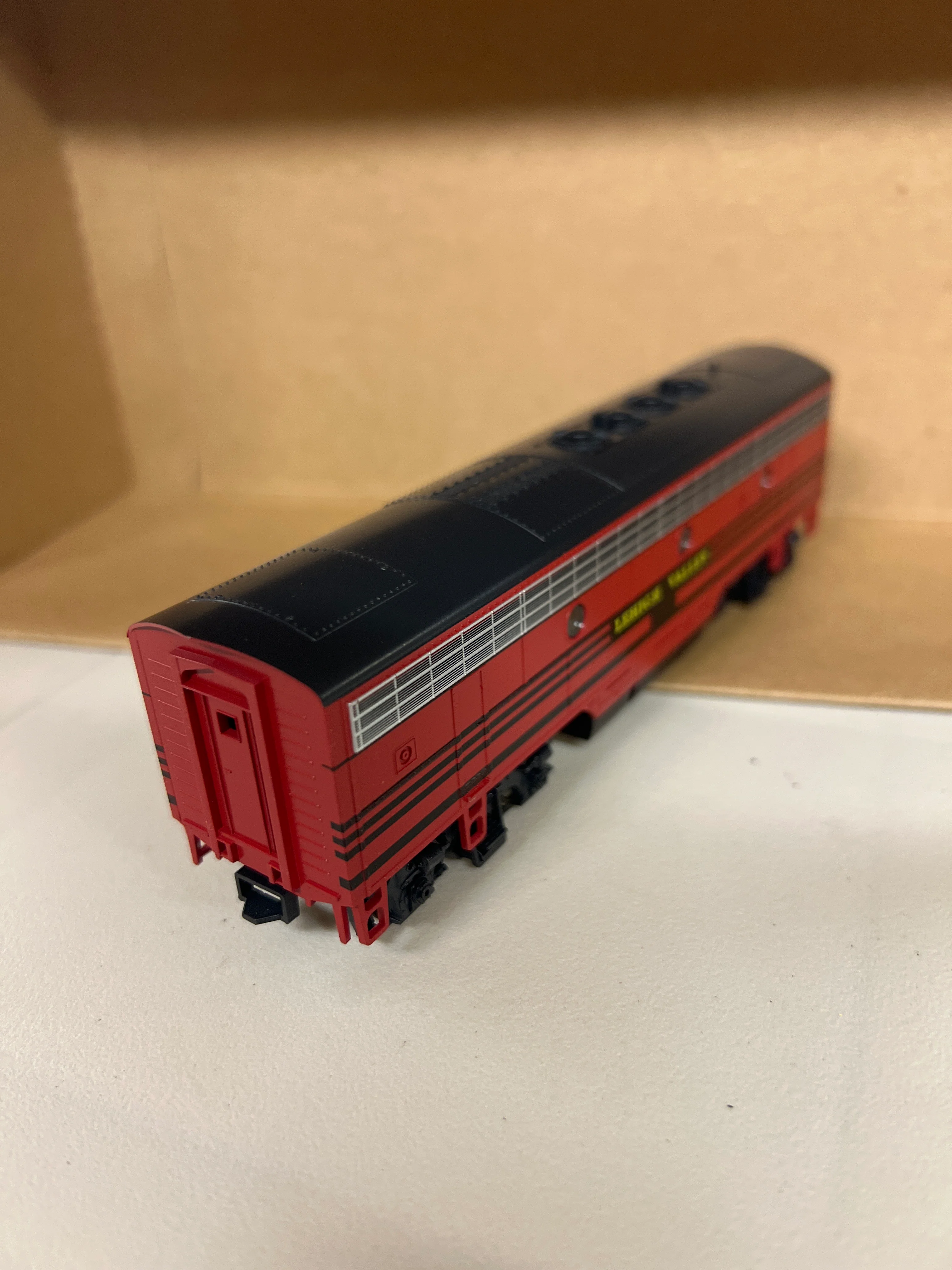 HO Scale Bargain Engine 137 kato Lehigh valley B unit Diesel engine Used VG - Image 2