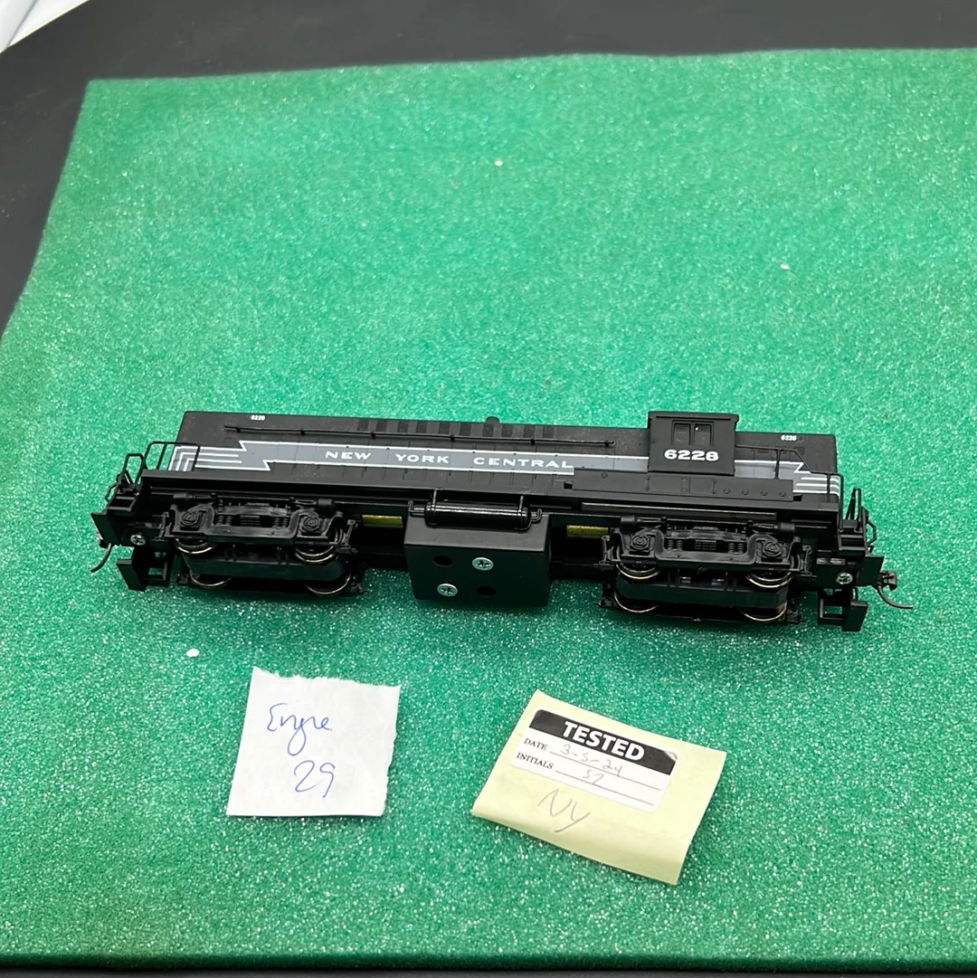 HO Scale Bargain Engine 29: Kato New York Central NYC diesel HO Scale Used VG - Image 4