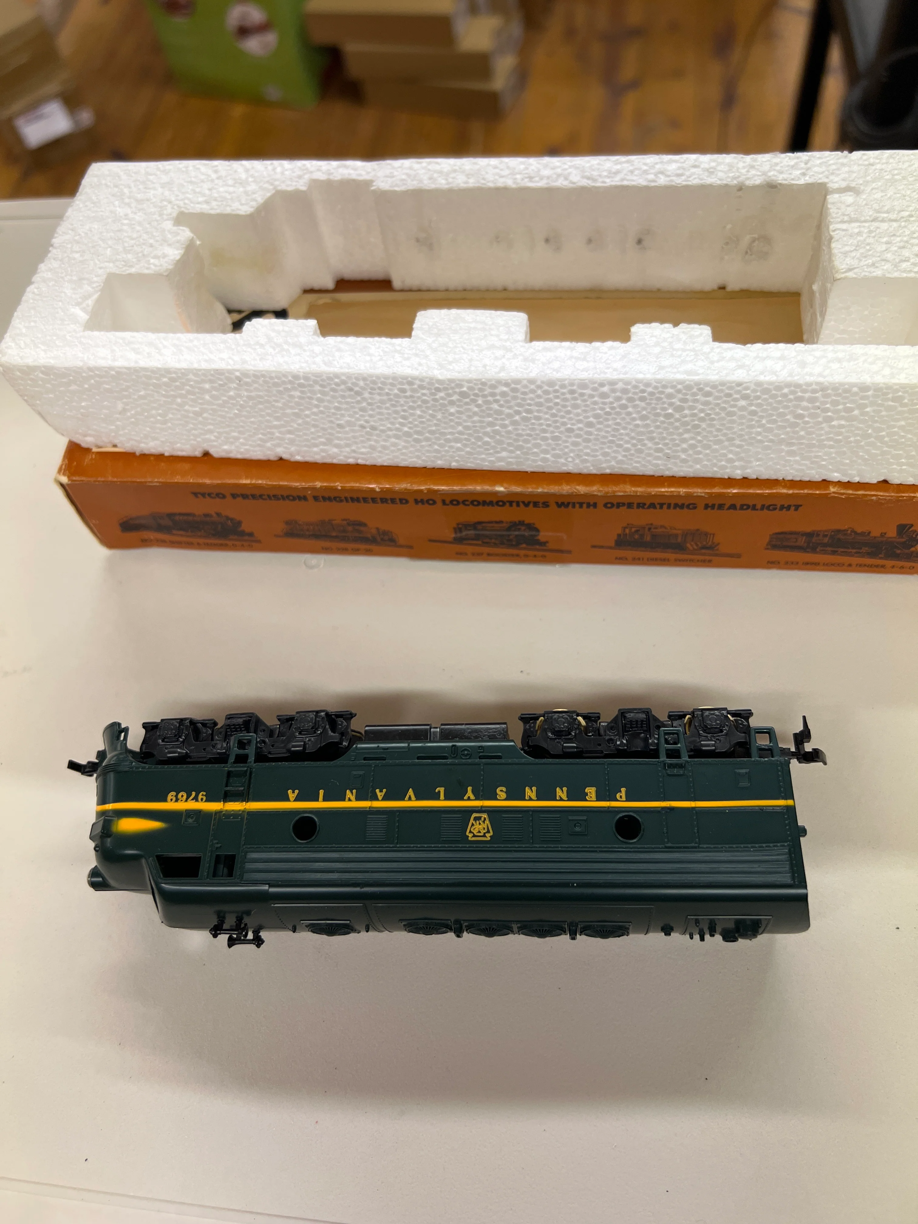 HO Scale Bargain Engine 35: Tyco PRR Diesel Green 9769 Used VG - Image 5